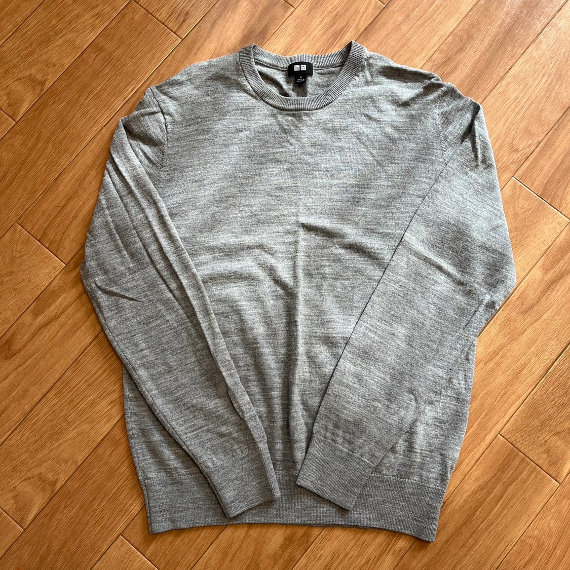 【UNIQLO】メンズ 薄手セーター Mの写真2枚目