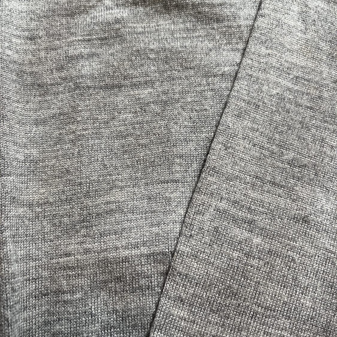 【UNIQLO】メンズ　薄手セーター　Mの写真4枚目