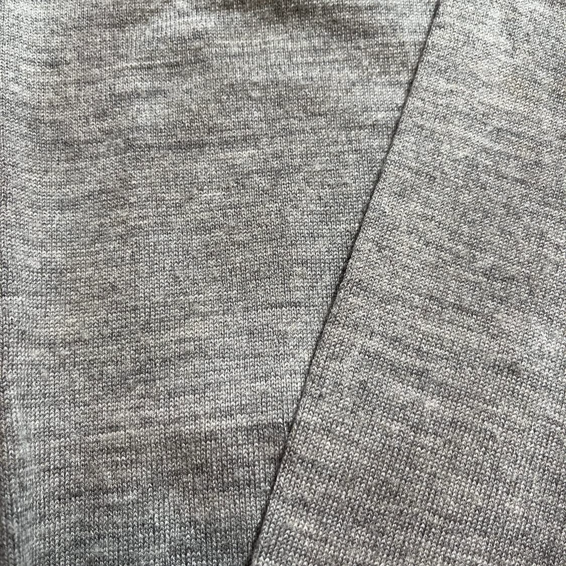【UNIQLO】メンズ 薄手セーター Mの写真4枚目