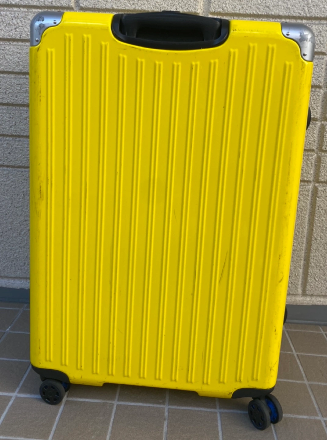 outdoor productsスーツケースの写真2枚目