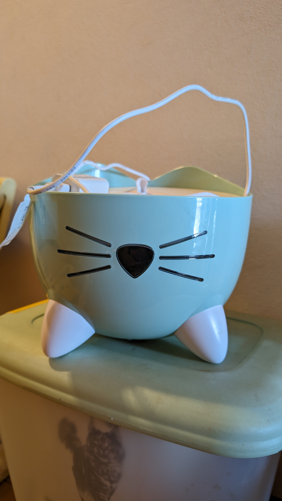猫用品　自動給水機　おまけ多数