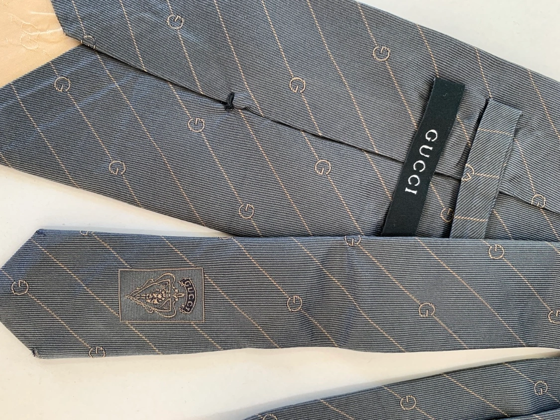 Gucci ネクタイ グレーの写真3枚目
