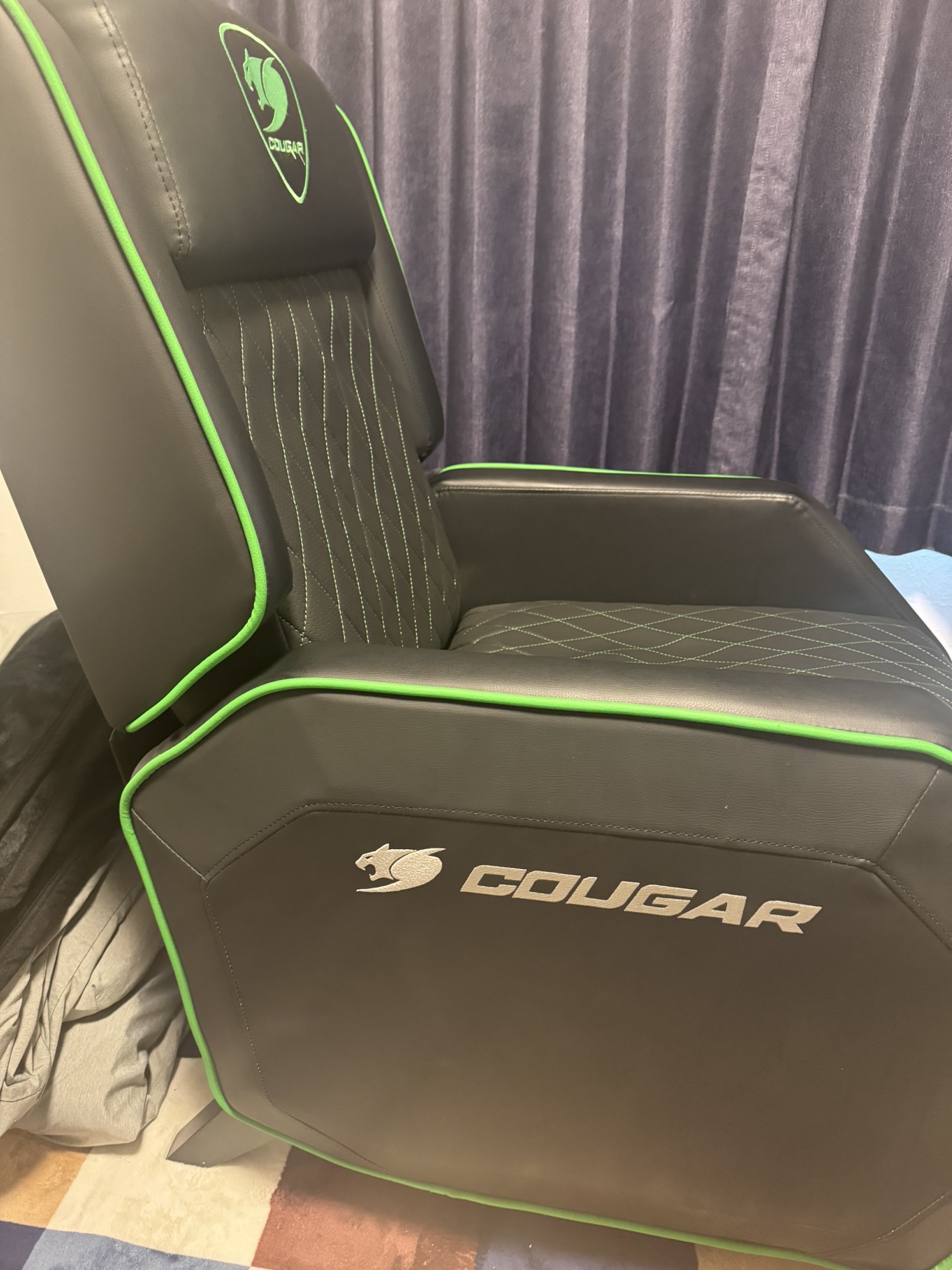 cougar ゲーミングソファranger greenの写真2枚目