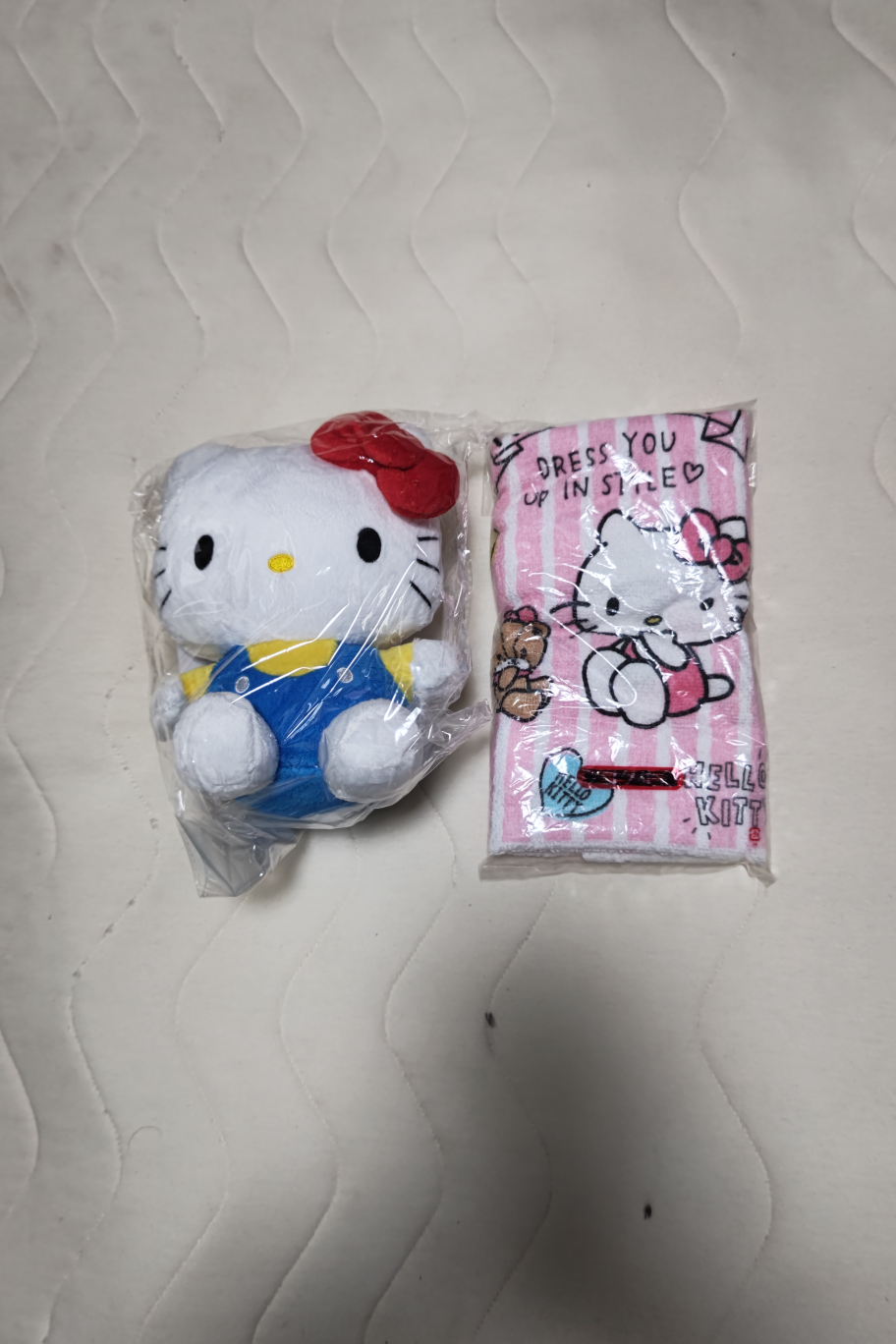 【値下げ】新品未使用品  非売品・サンリオ・ハローキティ・ぬいぐるみ&タオルのセット