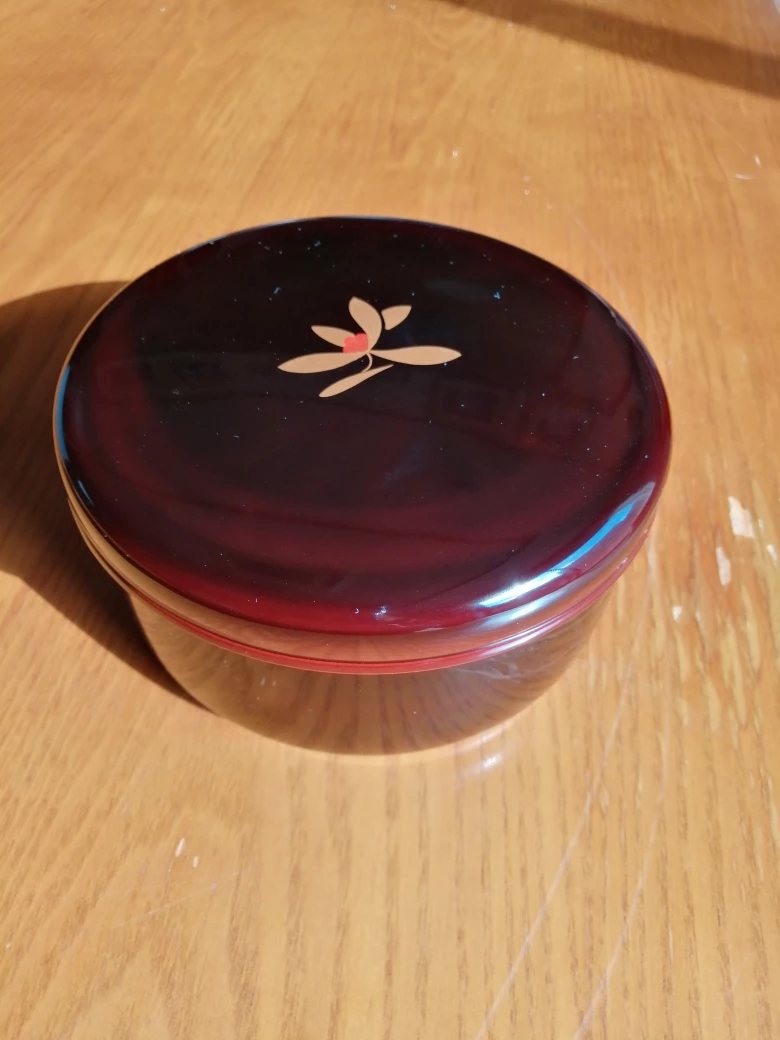 溜ちらし漆器