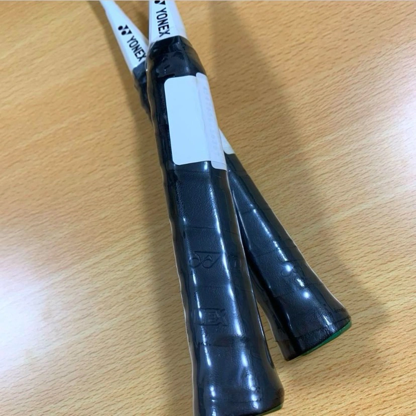 YONEX バドミントン ラケット 羽の写真3枚目