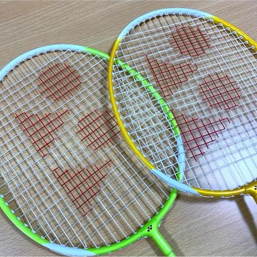 YONEX バドミントン ラケット 羽の写真2枚目