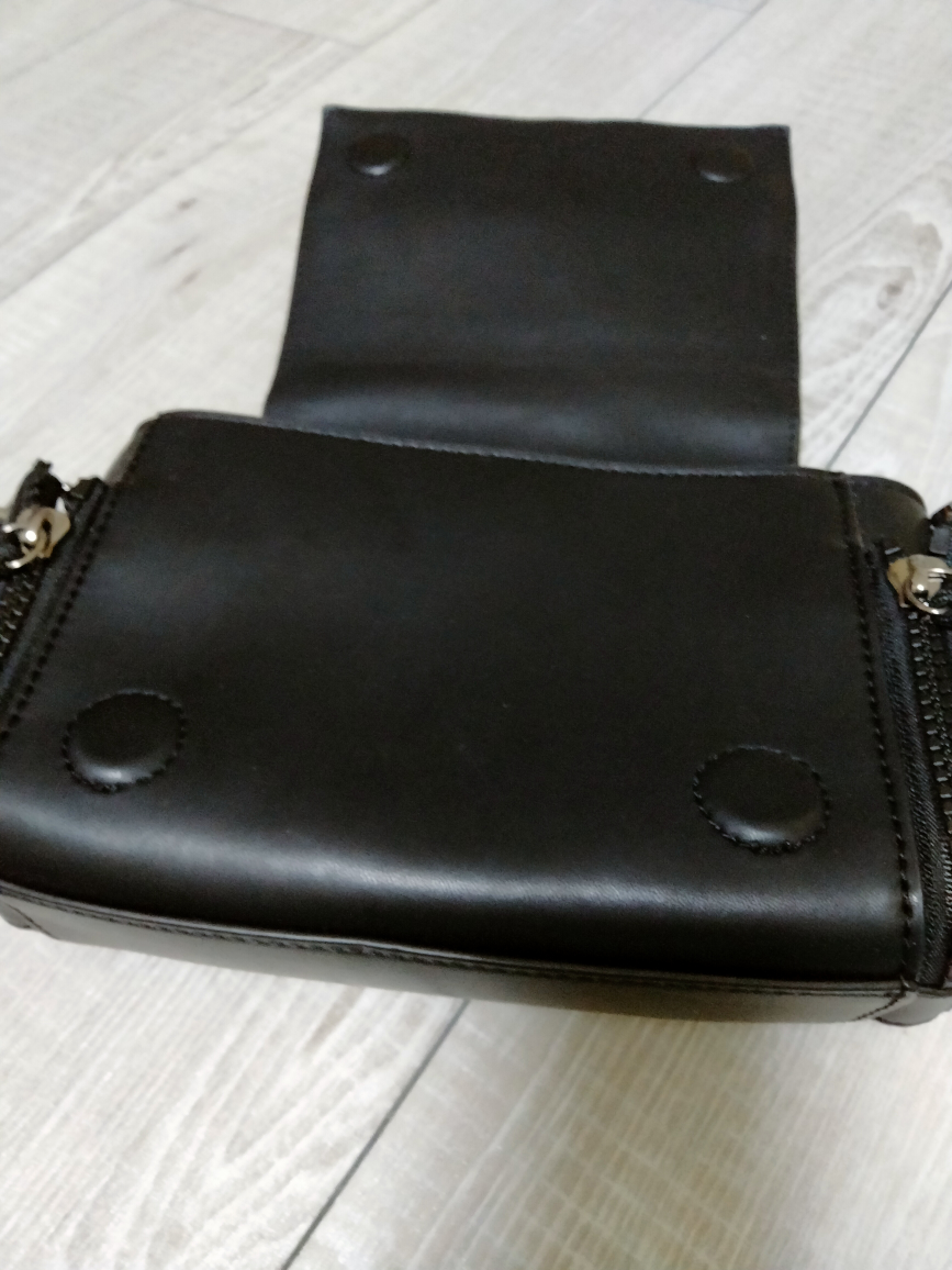 【 CHARLES & KEITH 】ショルダーバッグの写真4枚目