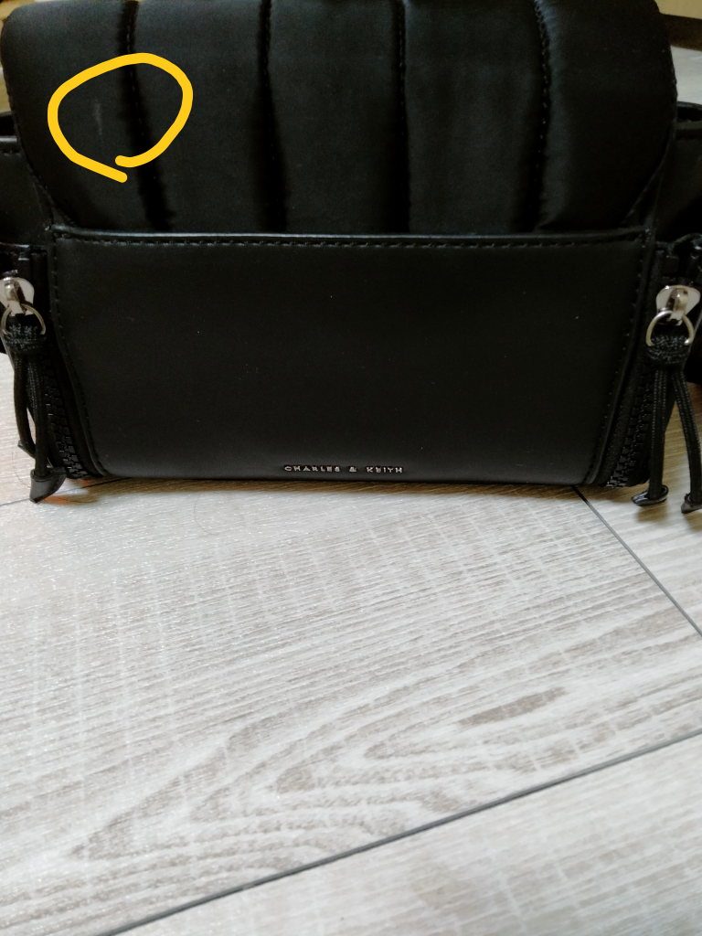 【 CHARLES & KEITH 】ショルダーバッグの写真5枚目