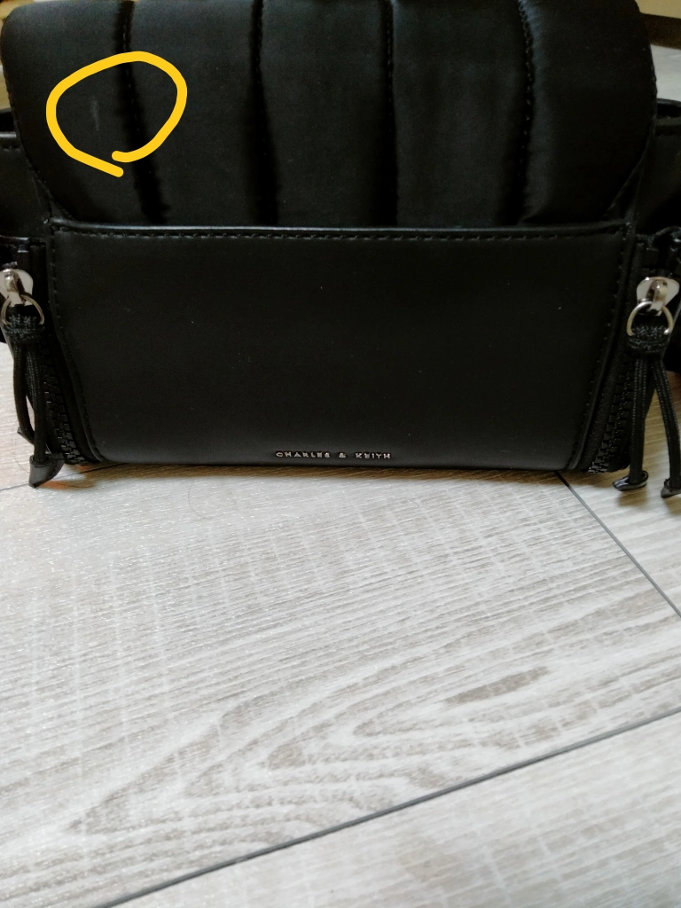 【 CHARLES & KEITH 】ショルダーバッグの写真5枚目