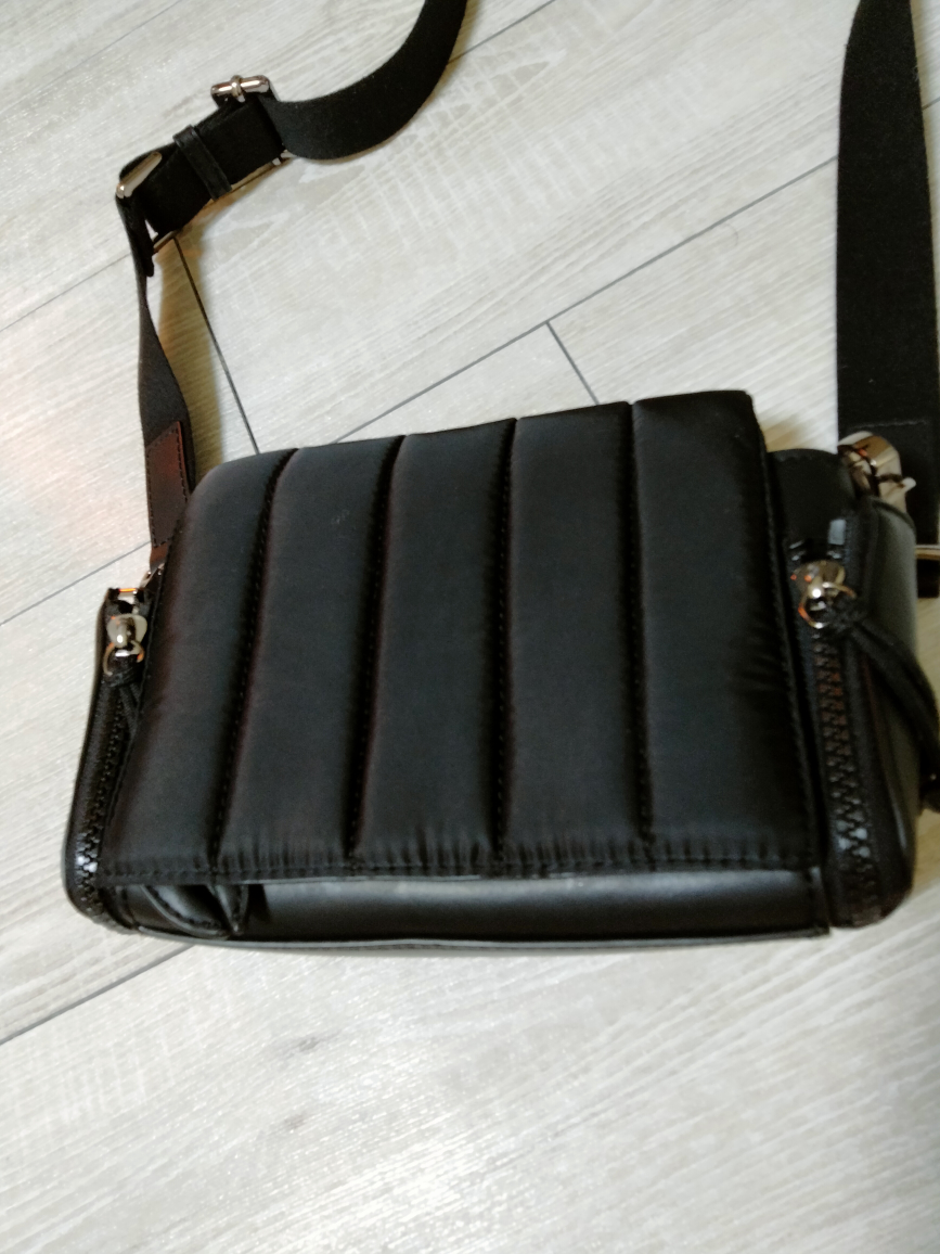 【 CHARLES & KEITH 】ショルダーバッグの写真2枚目
