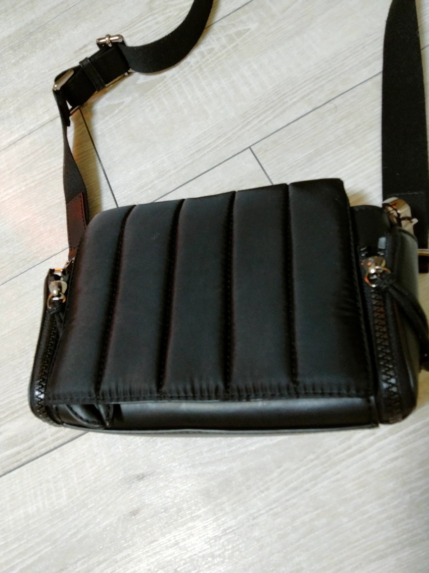 【 CHARLES & KEITH 】ショルダーバッグの写真2枚目