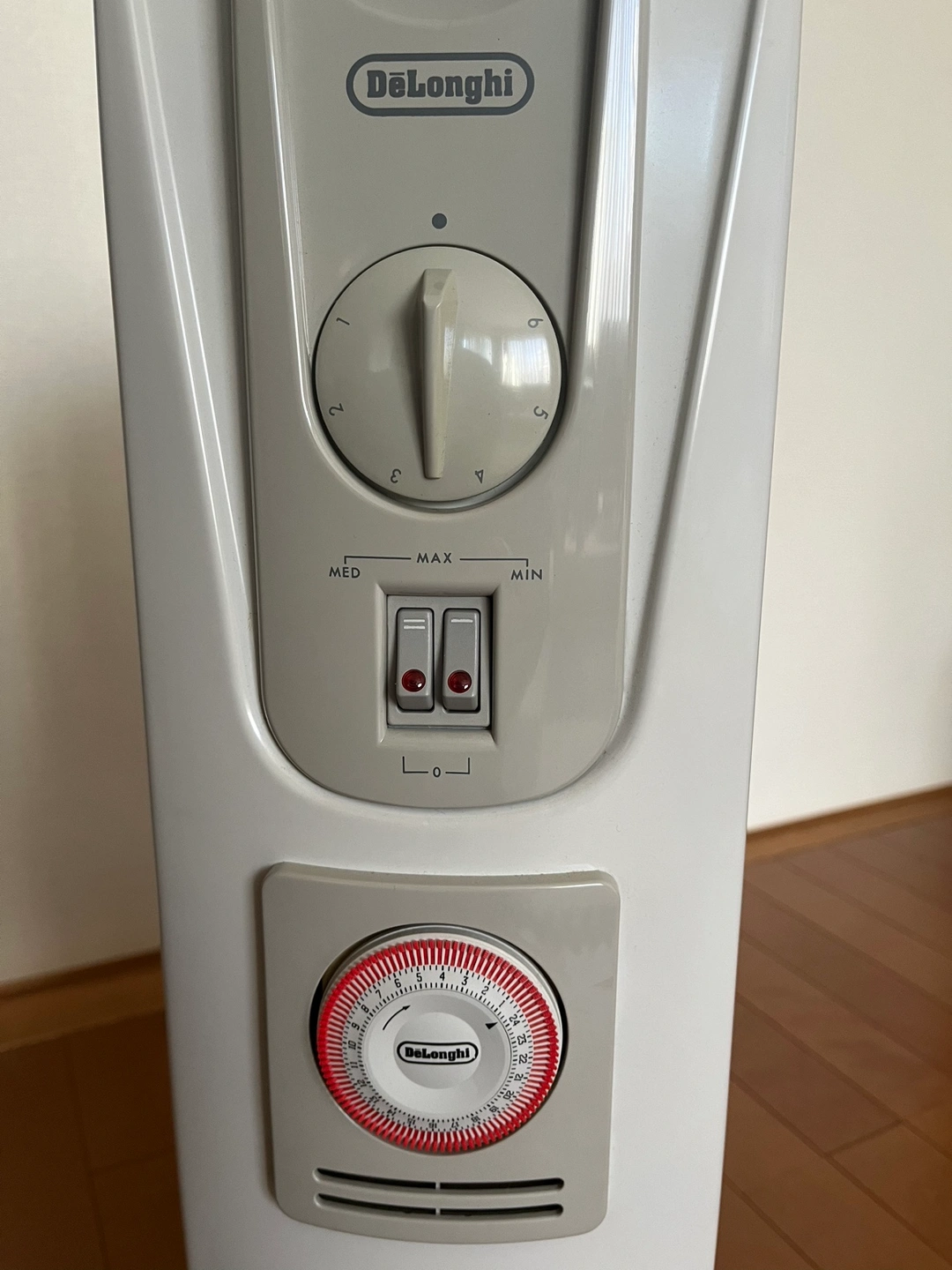 デロンギ DeLonghi イタリア製 オイルラジエターヒーター 091521TECの写真5枚目