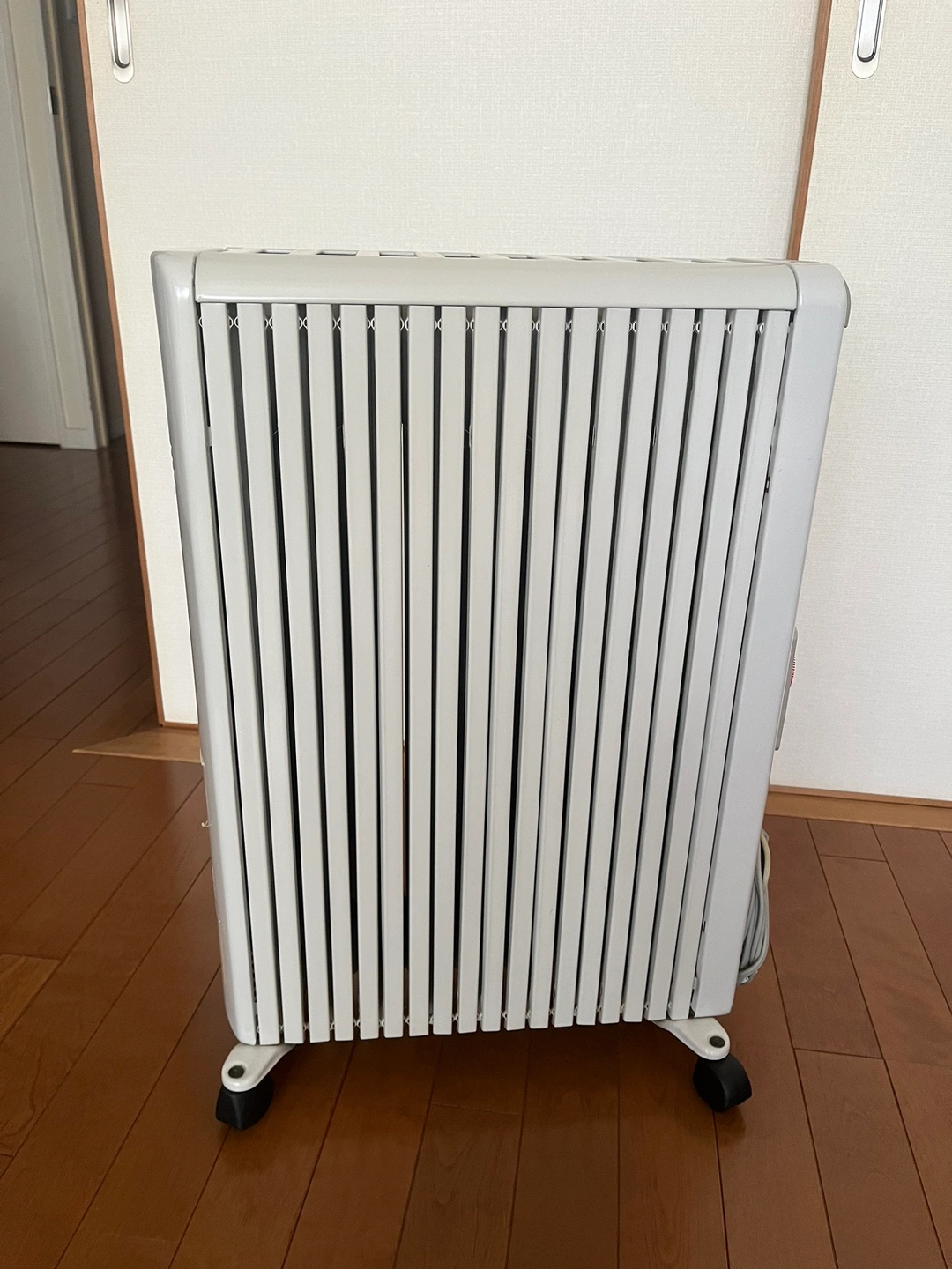 デロンギ DeLonghi イタリア製 オイルラジエターヒーター 091521TECの写真2枚目