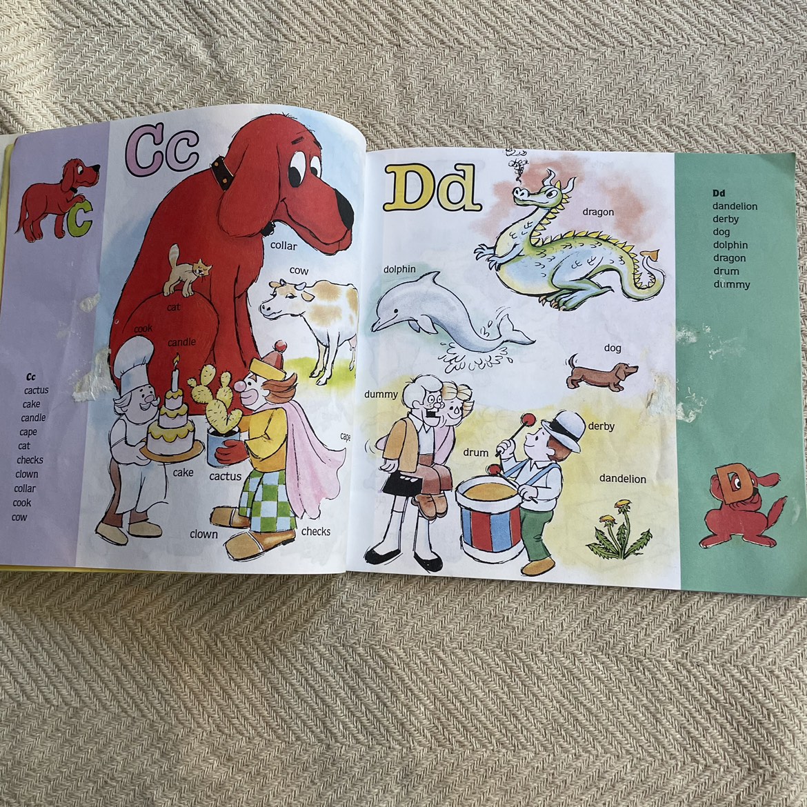 絵本　英語　洋書　abc  クリフォードの写真2枚目