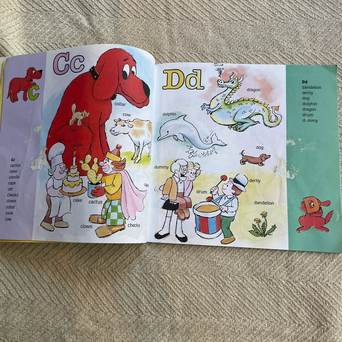 絵本 英語 洋書 abc クリフォードの写真2枚目