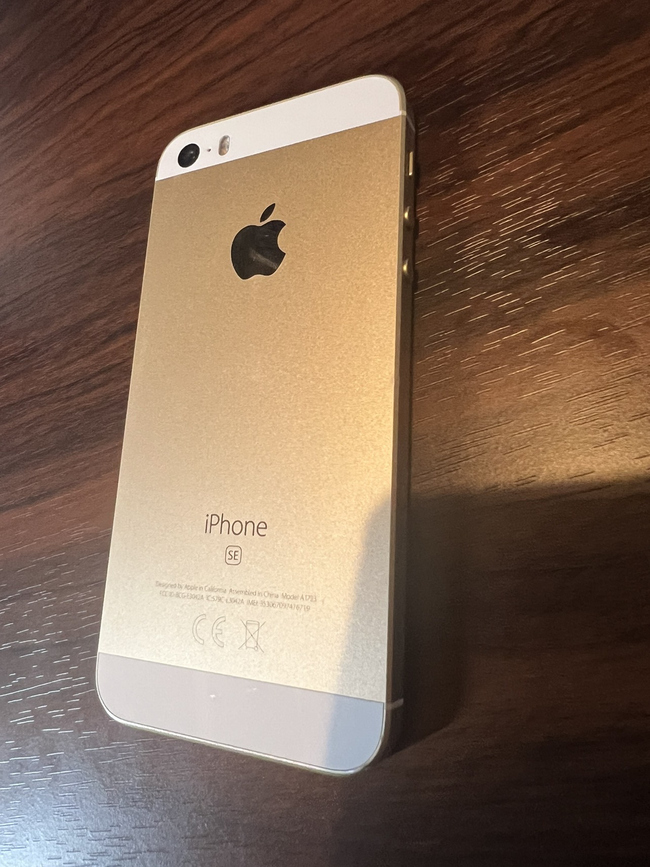 iPhone SE 第一世代 32GBの写真3枚目