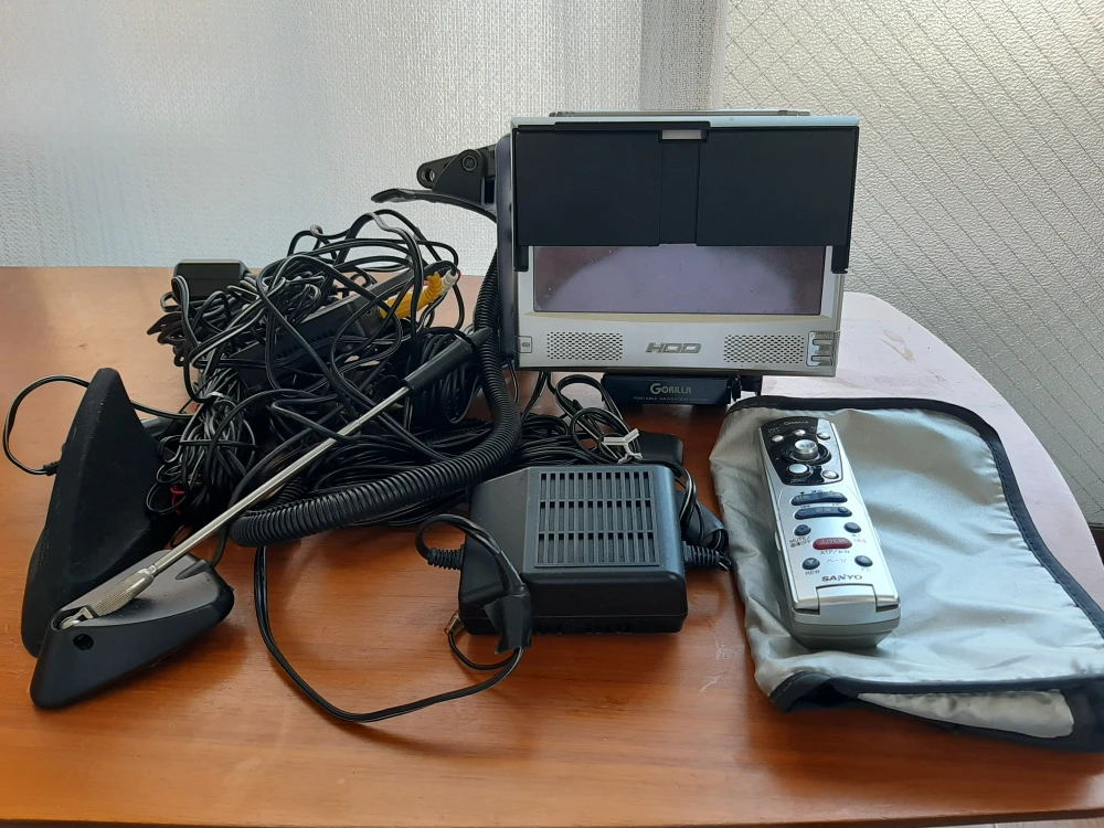 カーナビ ポータブルHDDナビゲーション GORILLA
