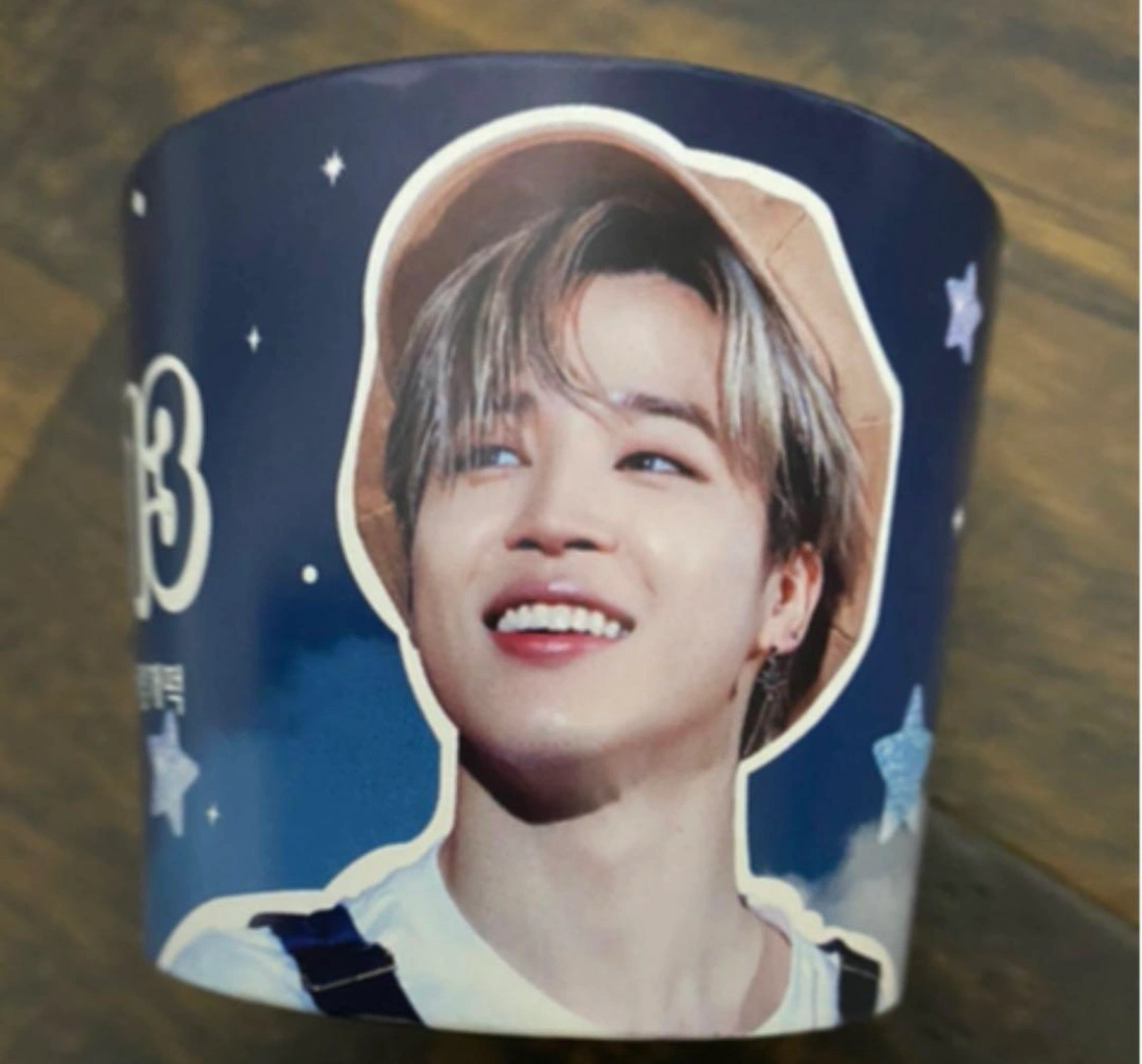 BTSカップホルダーやグッズ複数あります