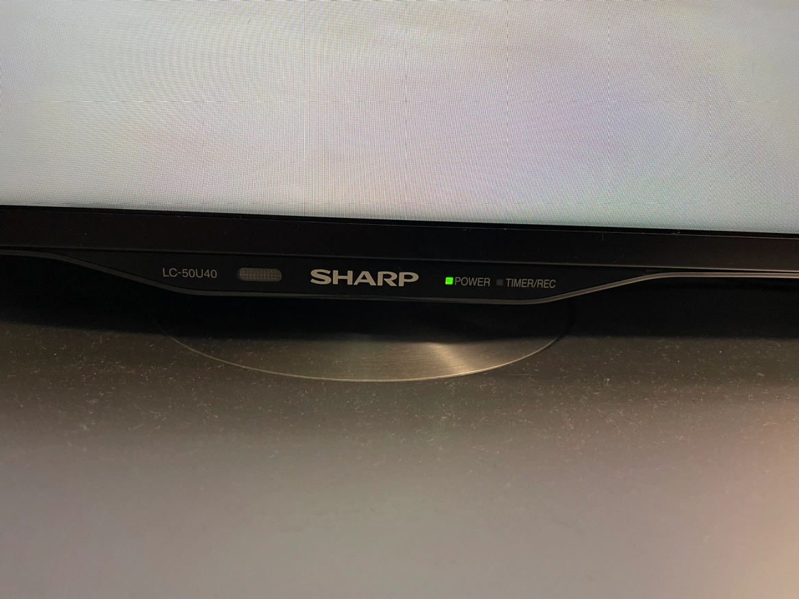 シャープ液晶テレビ50V型の写真2枚目