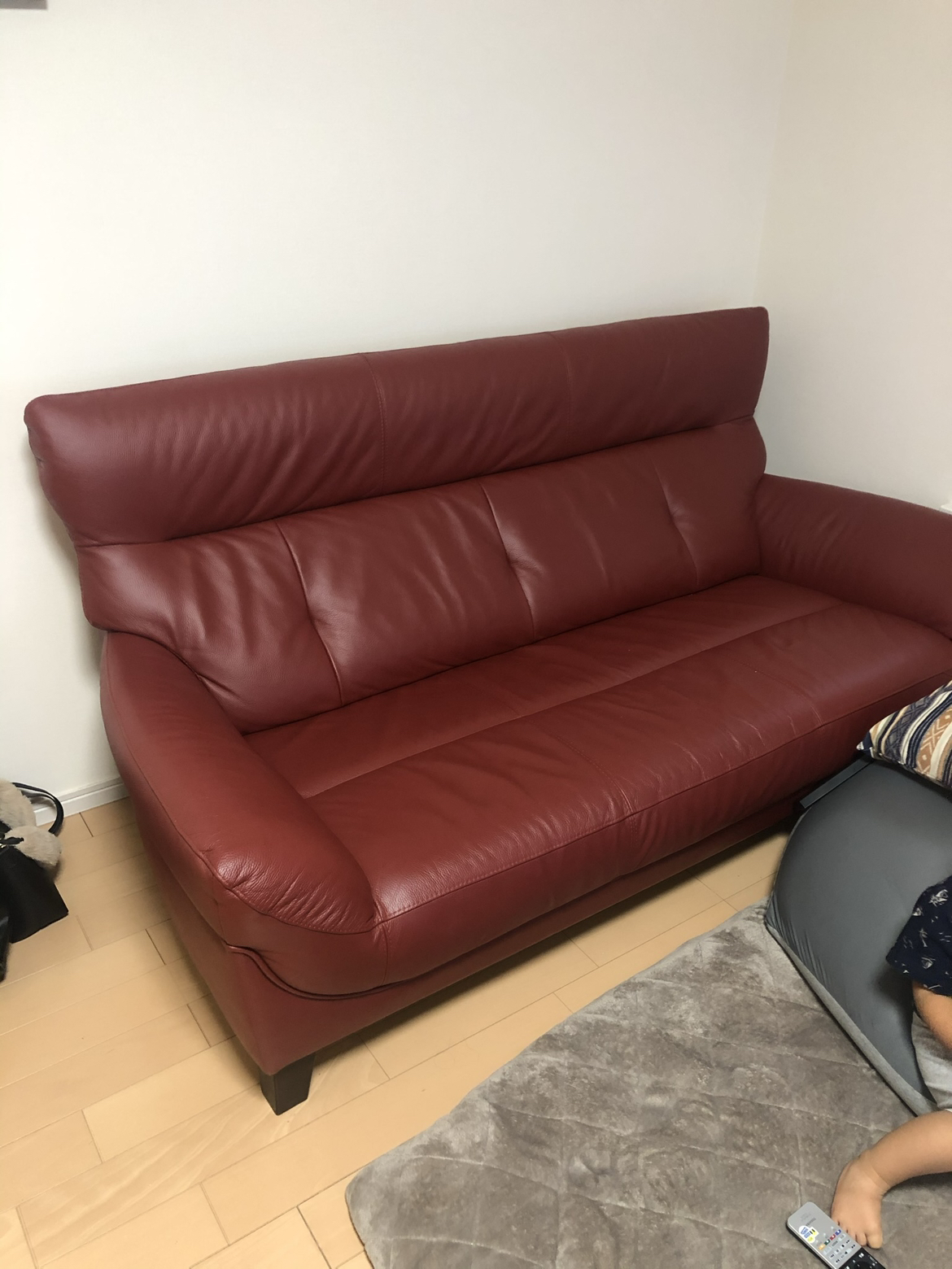 ワインレッドレザーソファ（都内家具屋購入18万円）