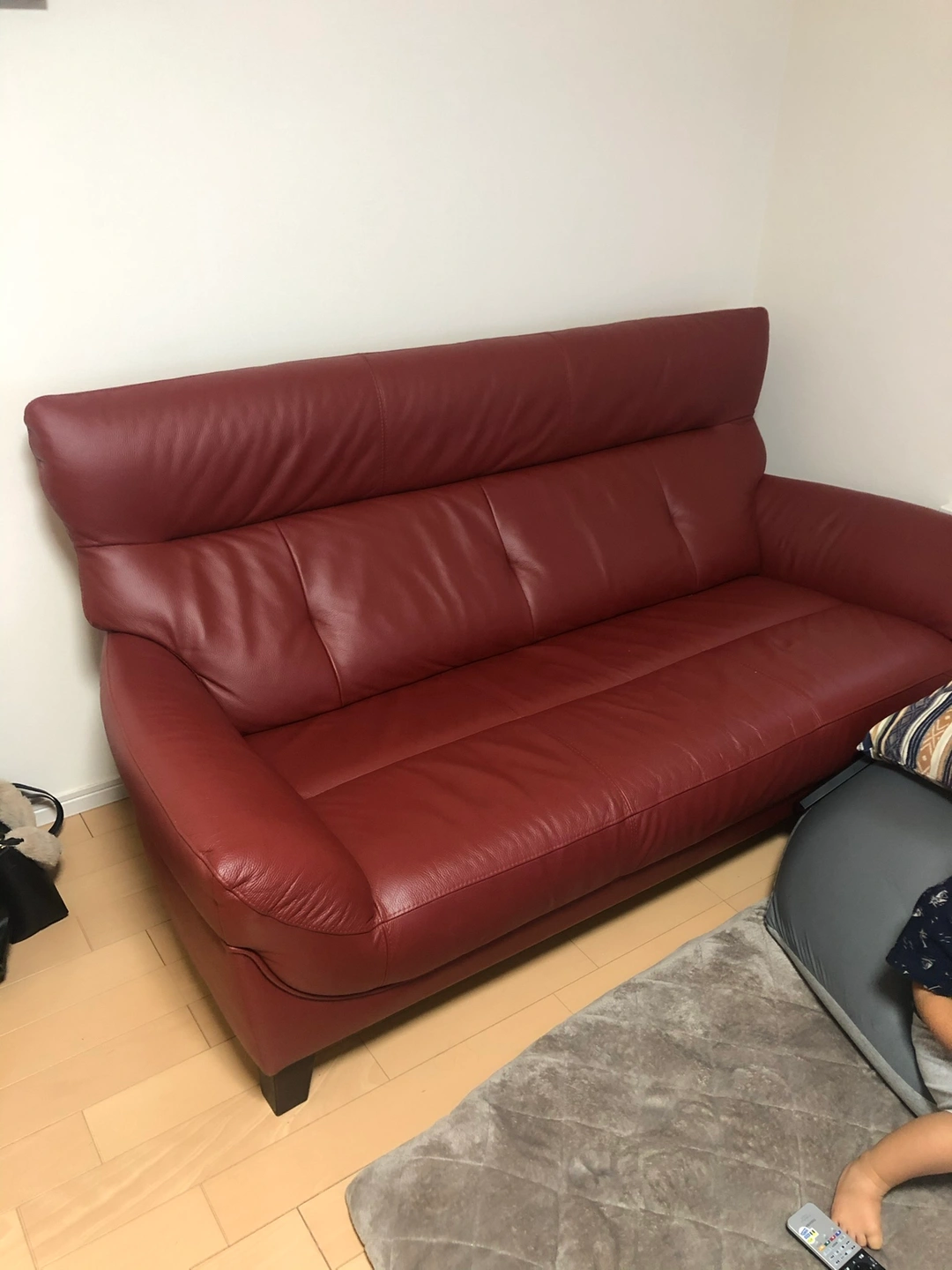 ワインレッドレザーソファ(都内家具屋購入18万円)