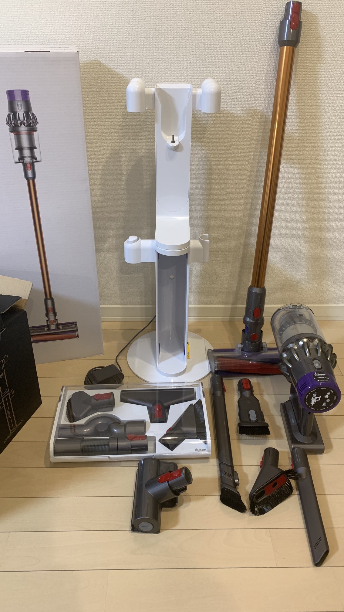Dyson Cyclone V10 Fluffy SV12 + dockの写真2枚目