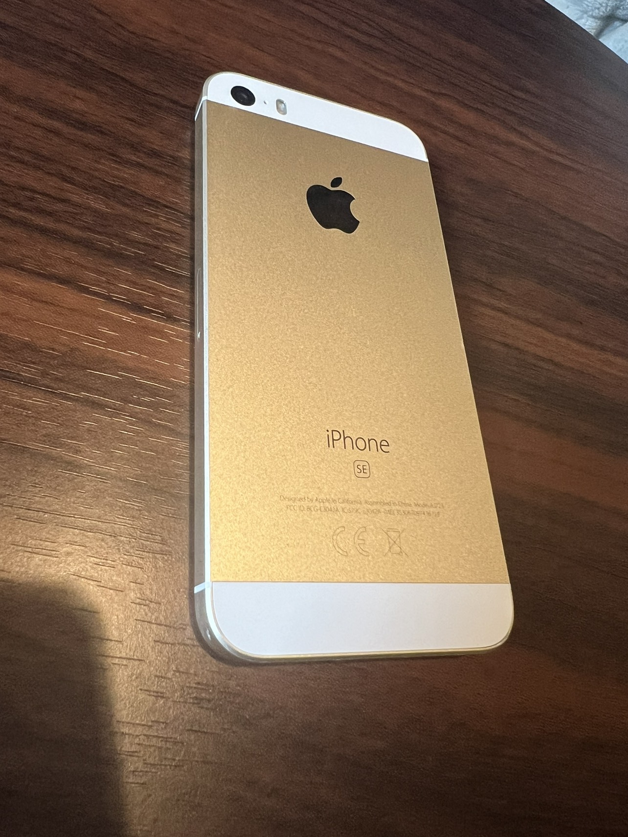 iPhone SE 第一世代 32GBの写真4枚目