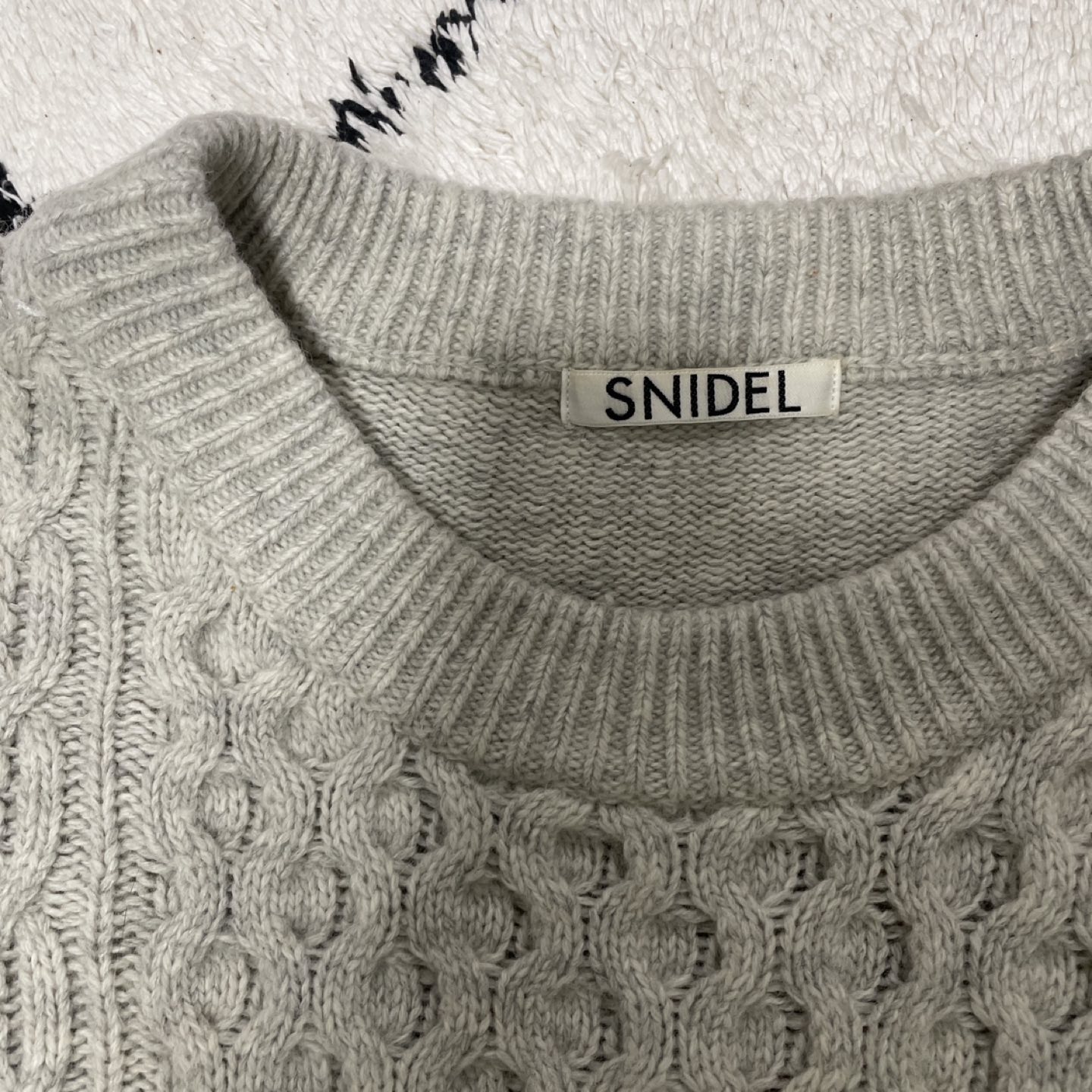 snidel バックオープン　ニット　Fサイズの写真2枚目