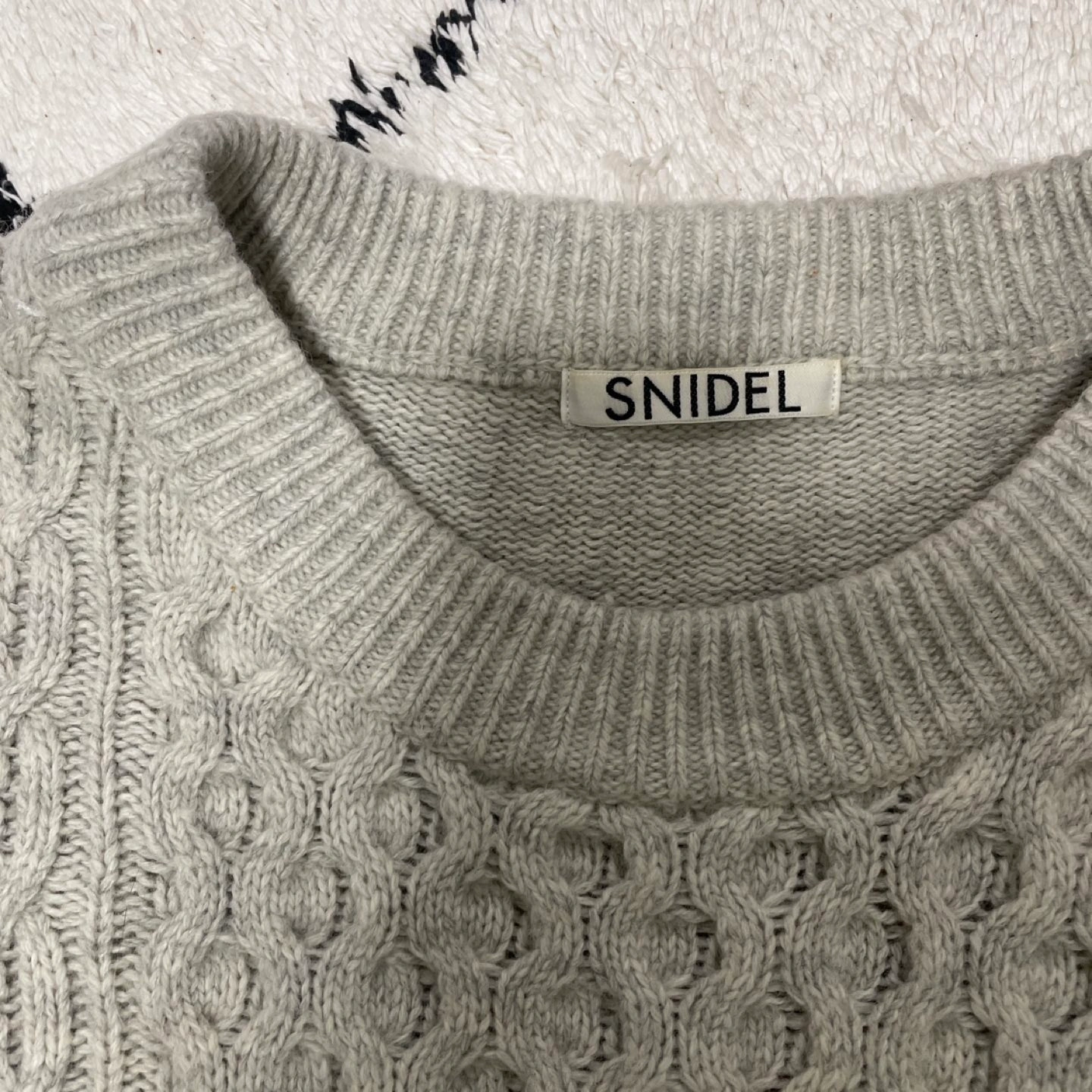 snidel バックオープン ニット Fサイズの写真2枚目