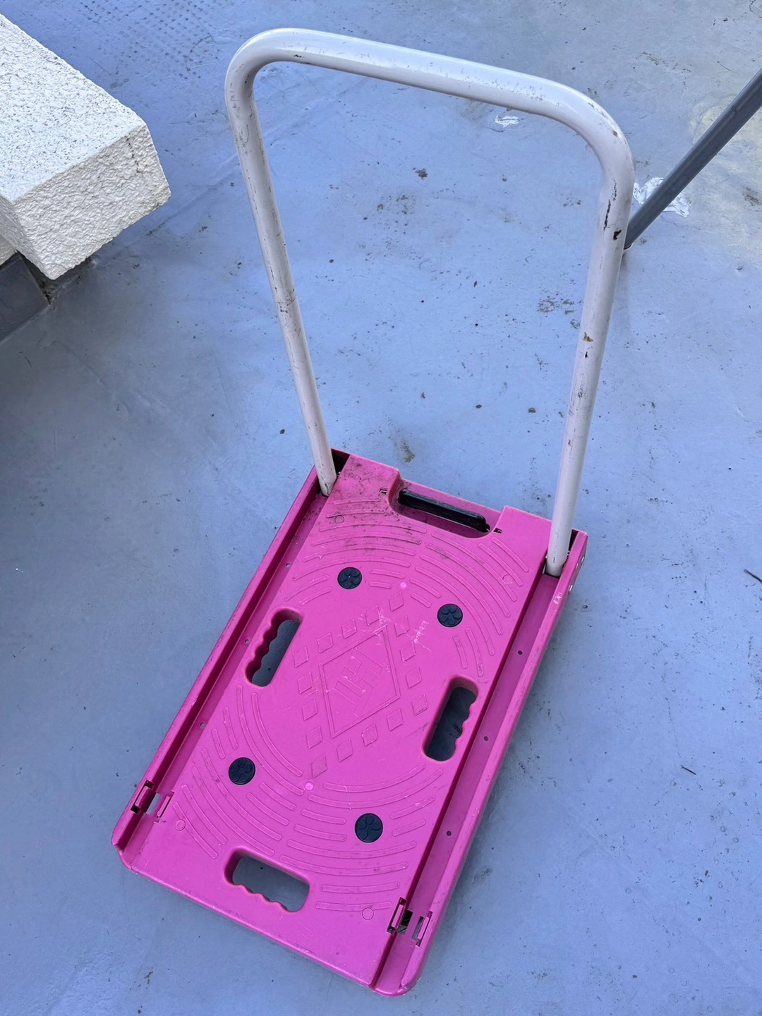 アイリスオーヤマ ピンク色の台車