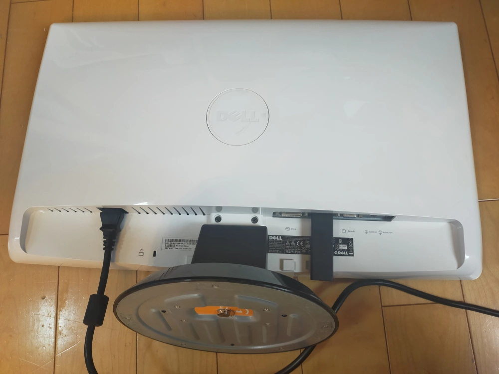 DELL ST2410 24インチフルHDワイドスクリーンモニター (FireTV無料→スマートテレビなる)の写真3枚目