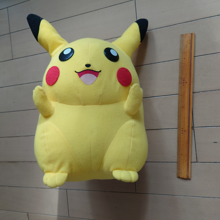 ピカチュウぬいぐるみ