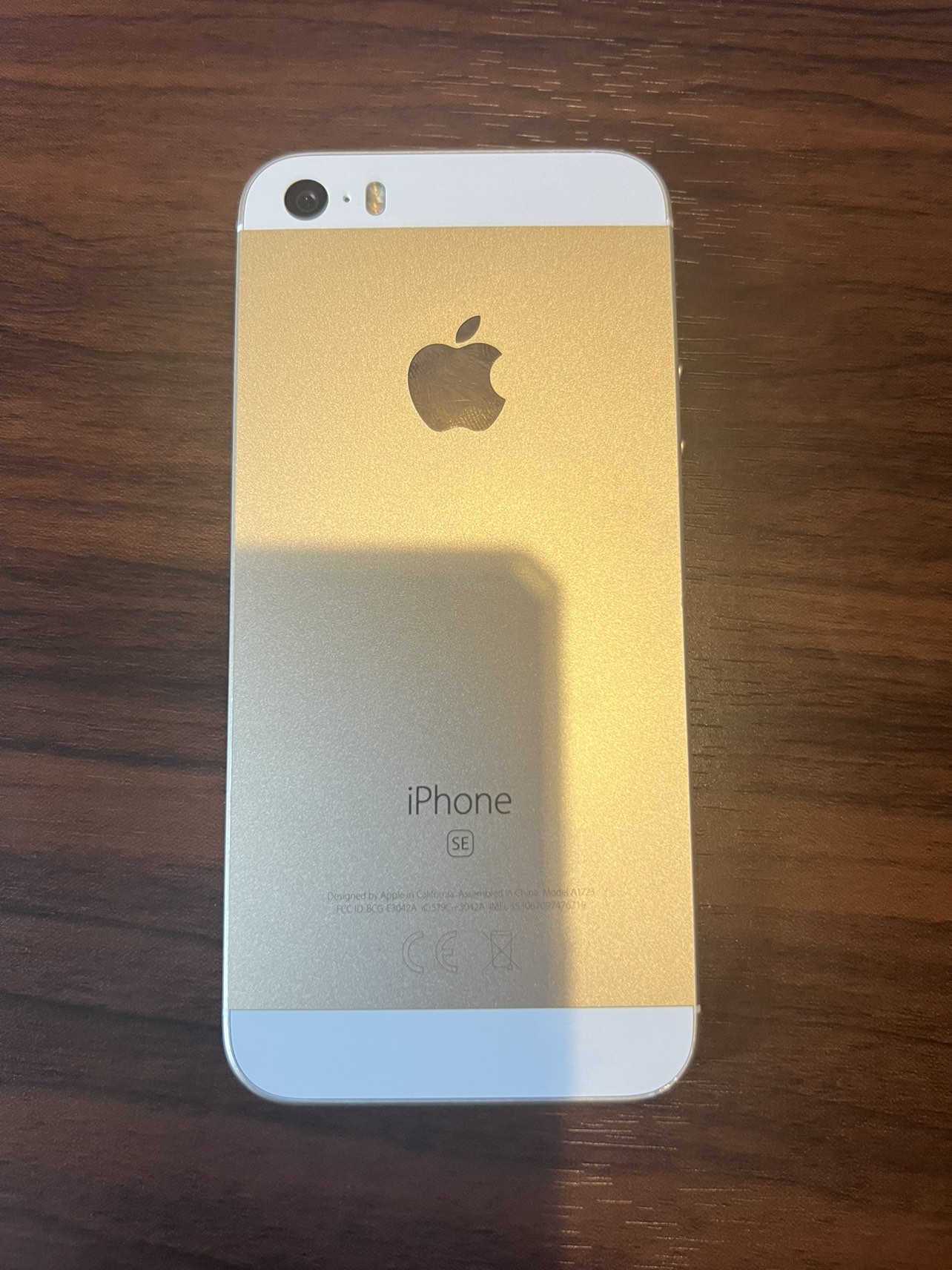 iPhone SE 第一世代 32GBの写真2枚目