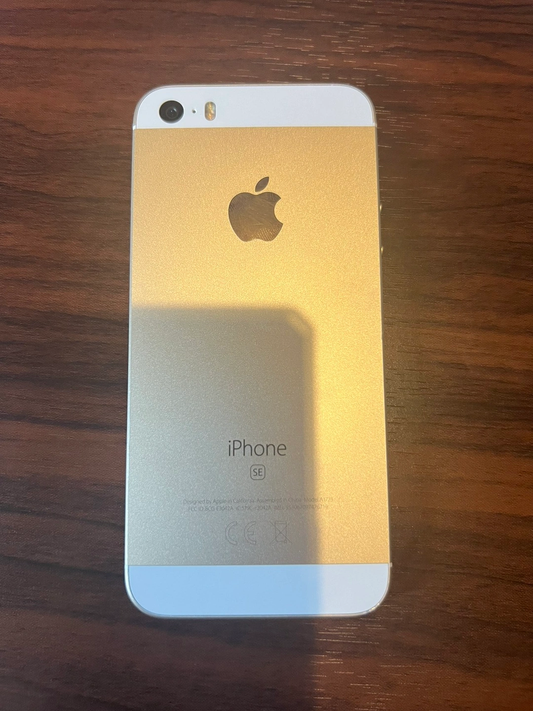 iPhone SE 第一世代 32GBの写真2枚目