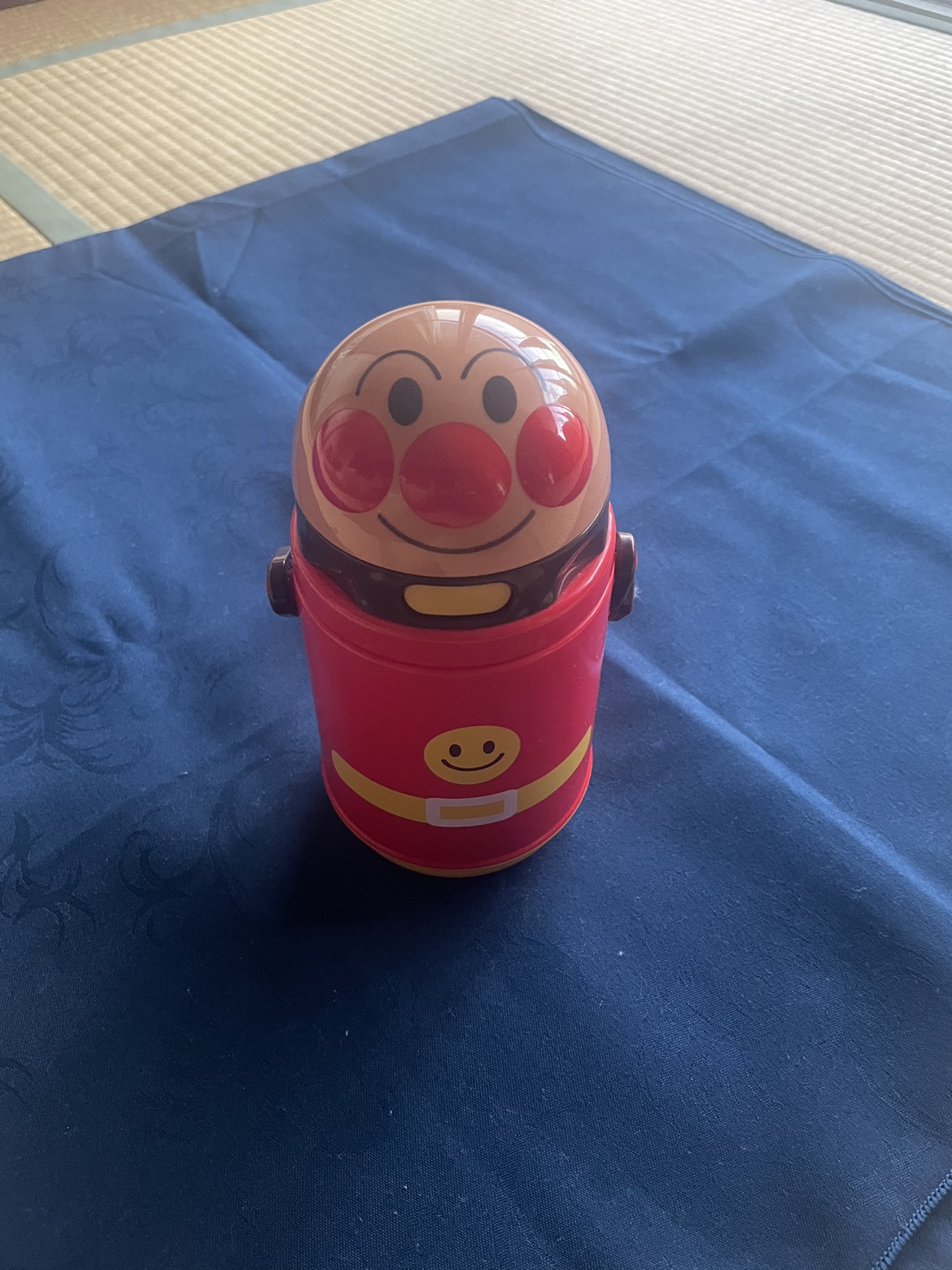 子ども用の水ボトル