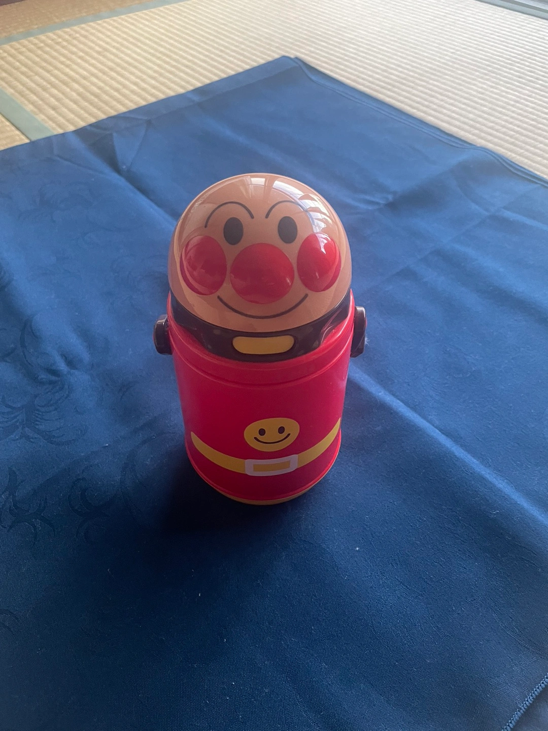 子ども用の水ボトル