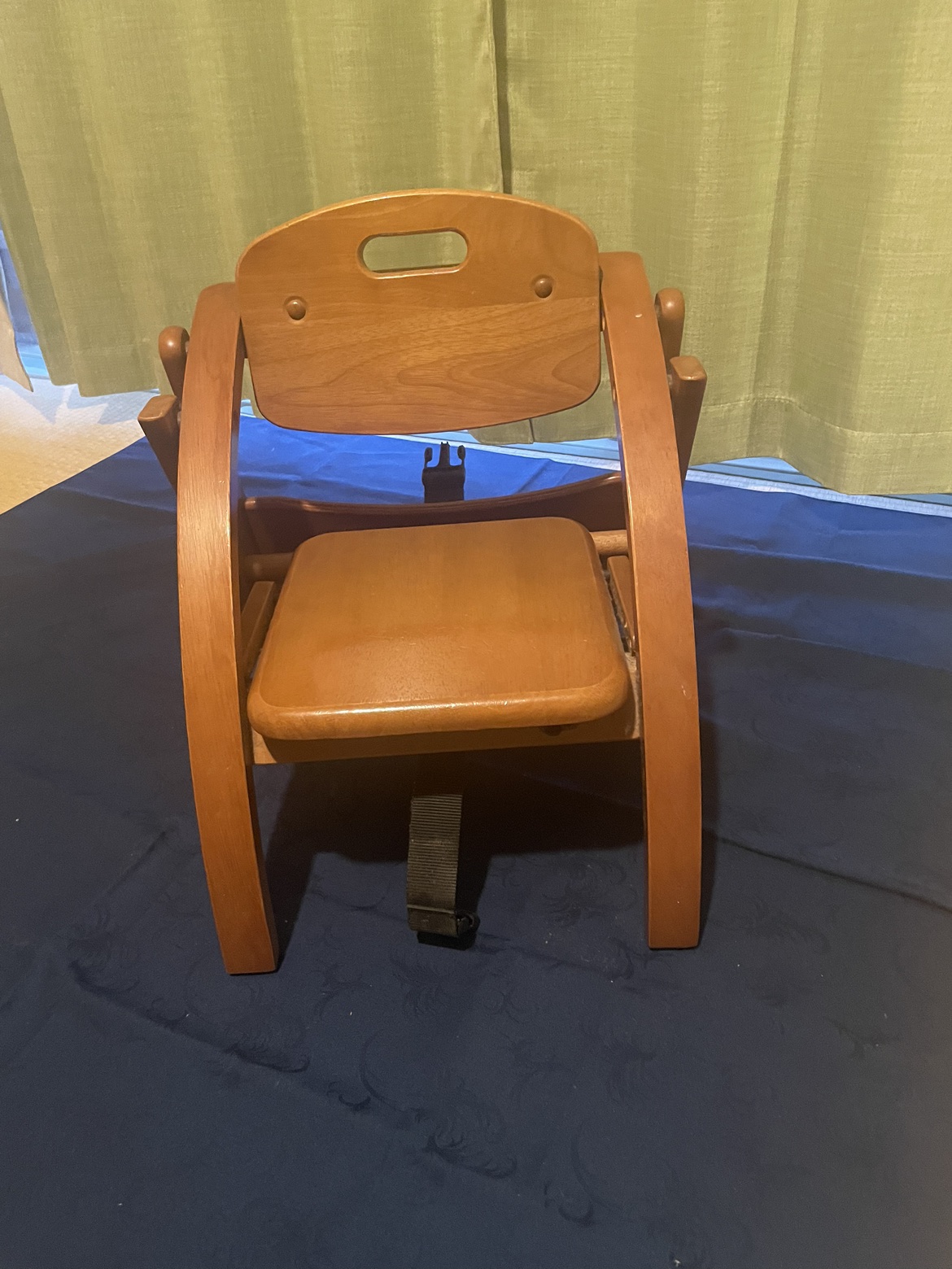子ども用のテーブル付きの木製椅子(折り畳み可能)の写真3枚目