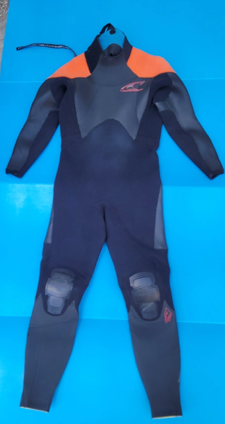 5ミリ3ミリセミドライウェットスーツ