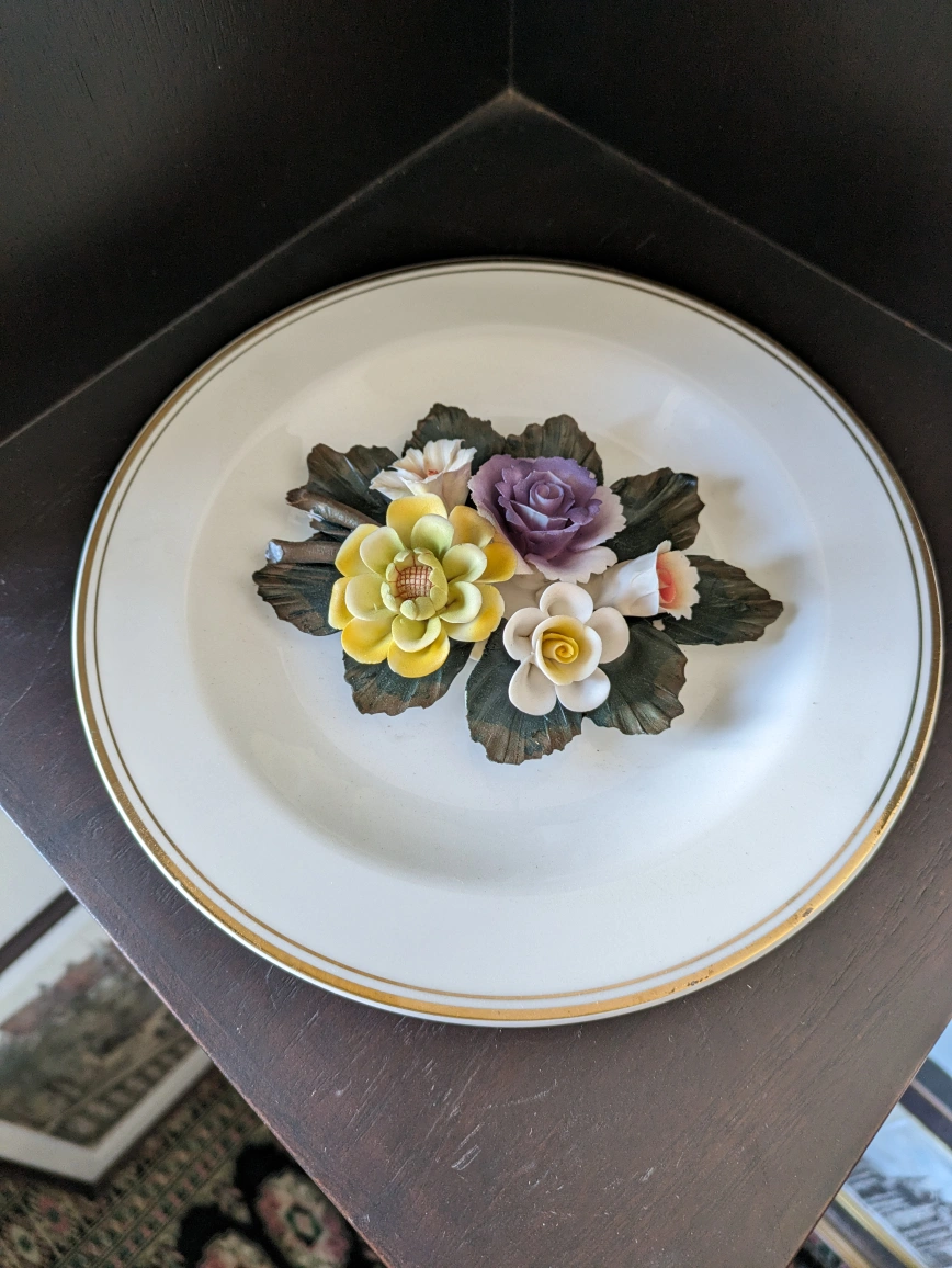 最終価格!陶器製の薔薇が付いた皿の写真2枚目