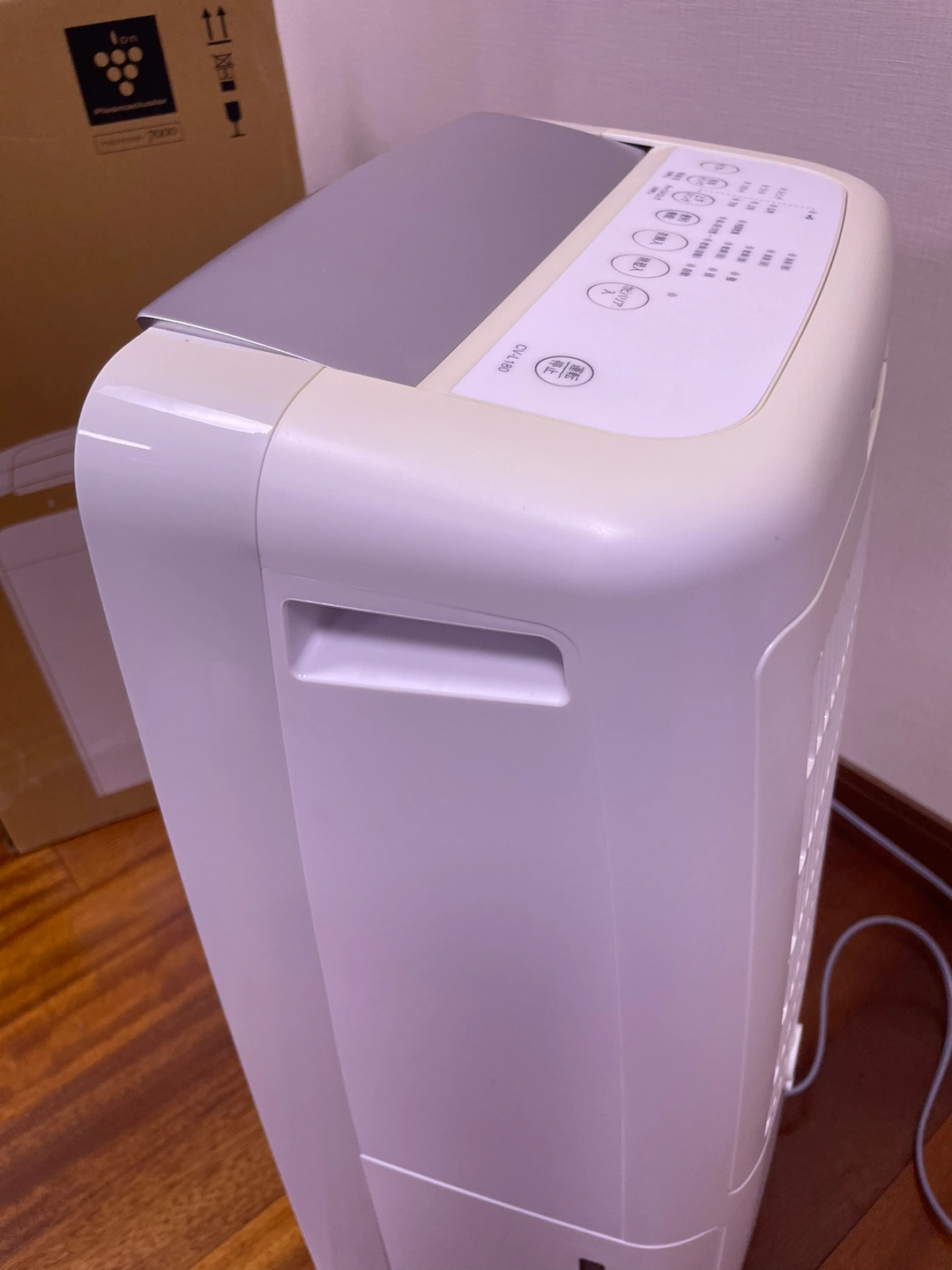 シャープ 衣類乾燥機 除湿機 18L / CV-L180-Wの写真6枚目