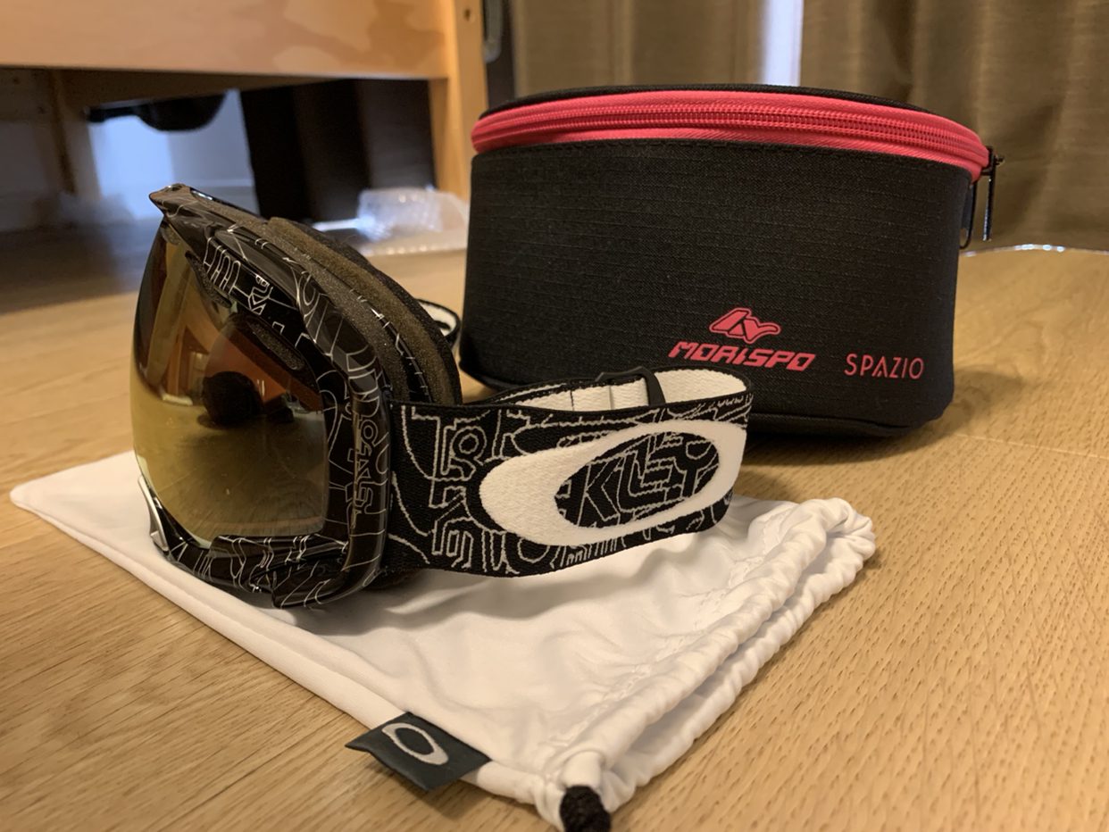 【急募】2/12まで!!! ★1回のみ使用★ほぼ新品未使用★OAKLEY★スノボゴーグル★ケース付き★の写真3枚目