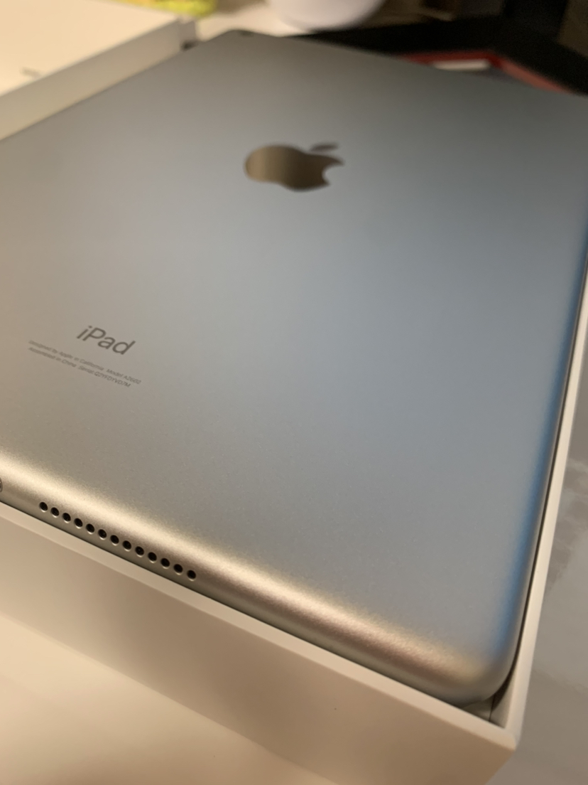 iPad第9世代Wi-Fiモデル(64GB)の写真4枚目