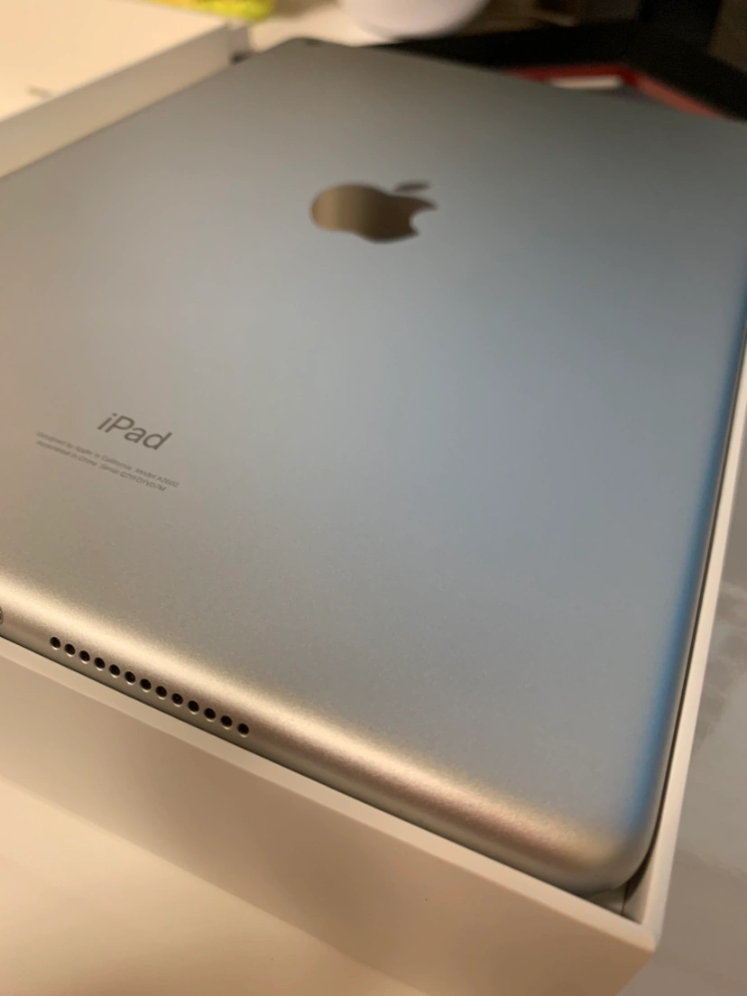 iPad第9世代Wi-Fiモデル(64GB)の写真4枚目