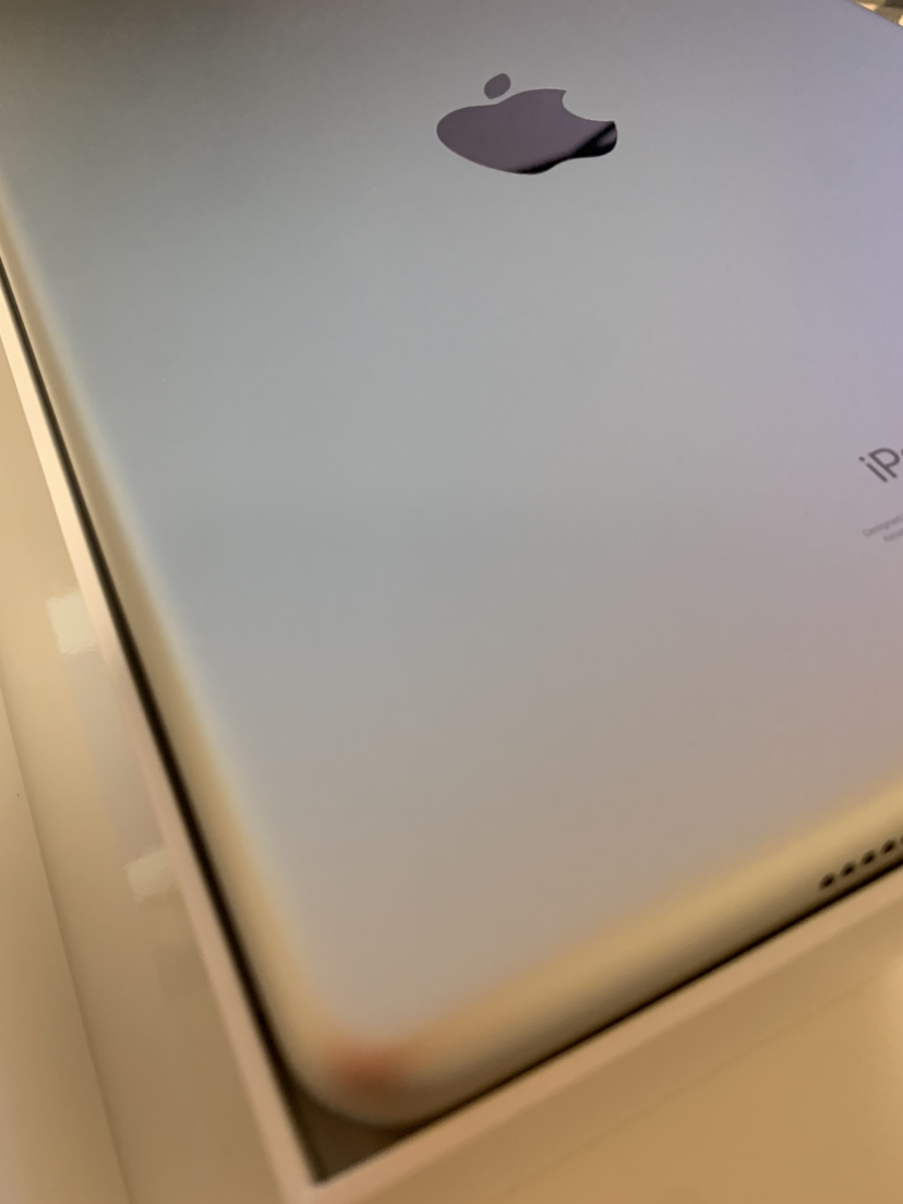 iPad第9世代Wi-Fiモデル(64GB)の写真3枚目