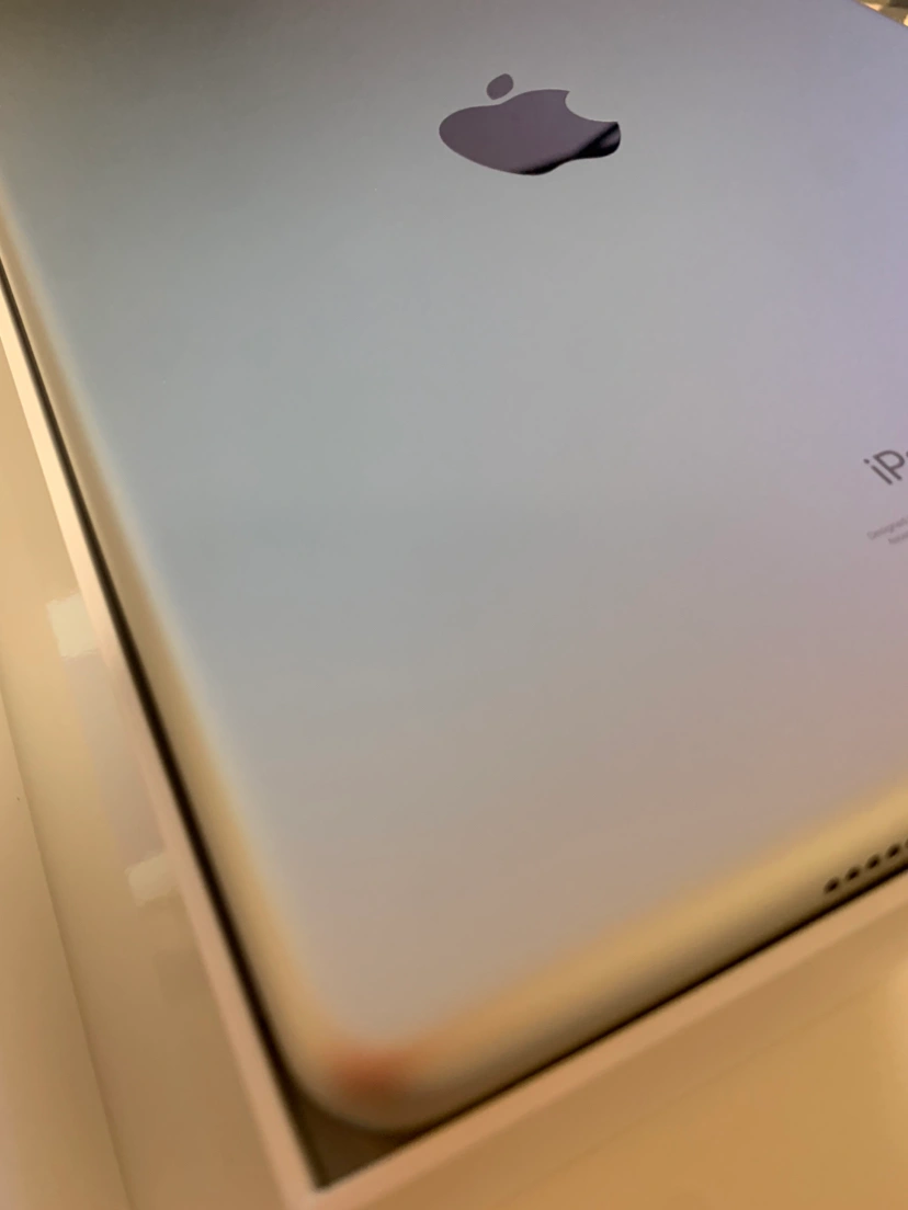 iPad第9世代Wi-Fiモデル(64GB)の写真3枚目