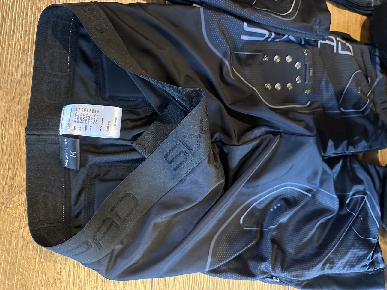 【最安値・美品】シックスパッド　SIXPAD　パワースーツ上S 下M メンズの写真5枚目