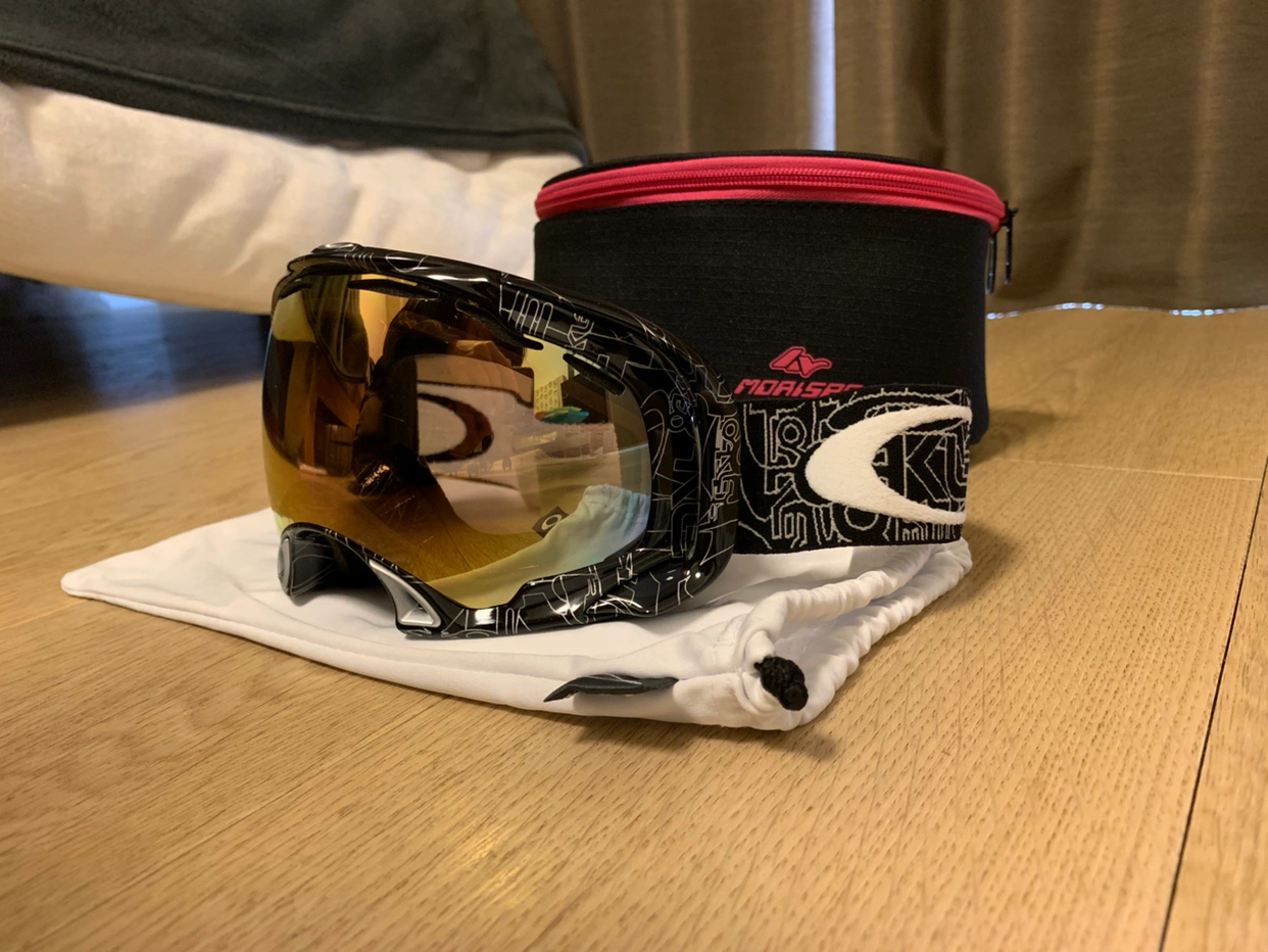 【急募】2/12まで!!! ★1回のみ使用★ほぼ新品未使用★OAKLEY★スノボゴーグル★ケース付き★