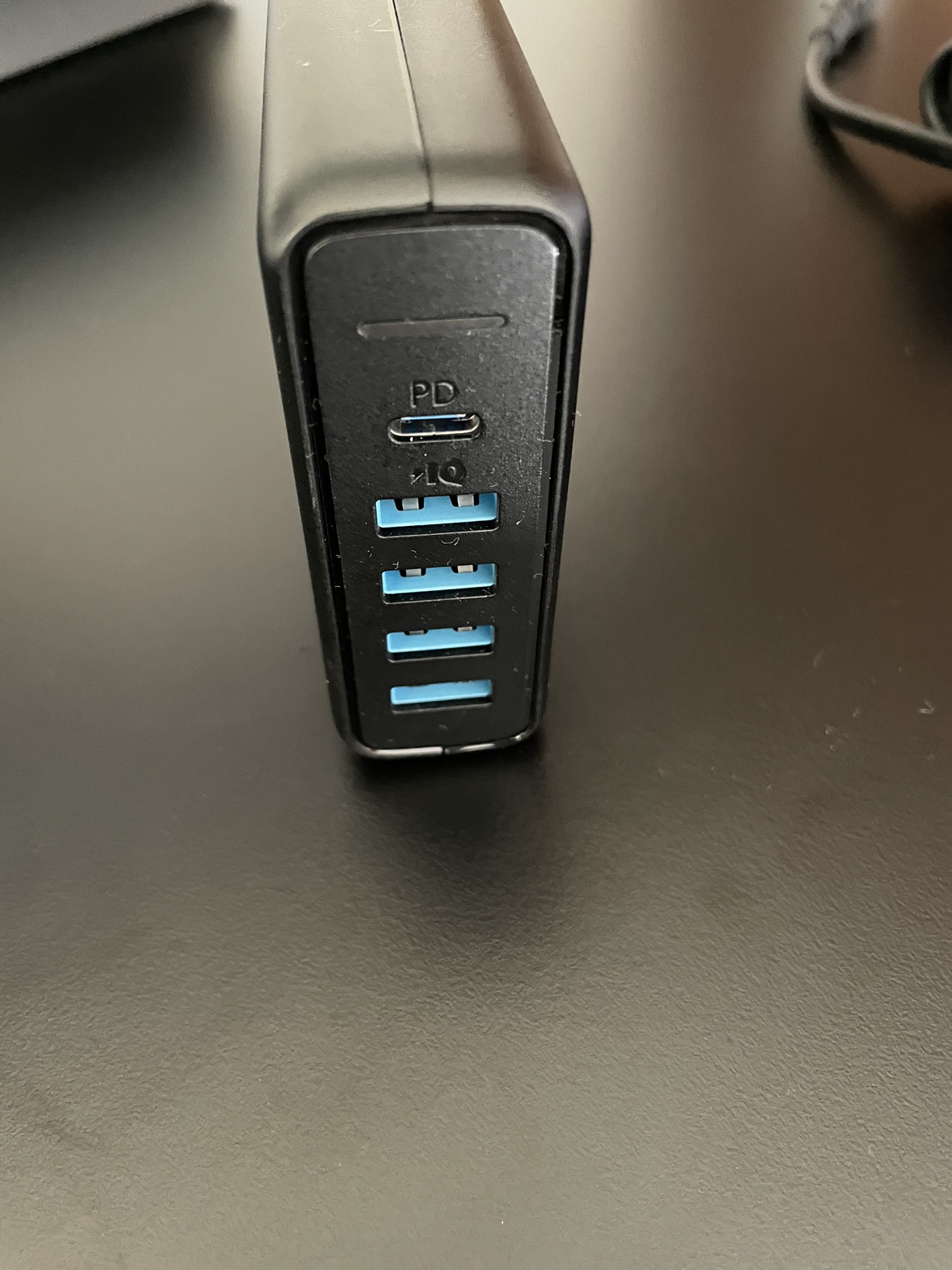 Anker PowerPort PD with 1 PD and 4 PIQの写真2枚目