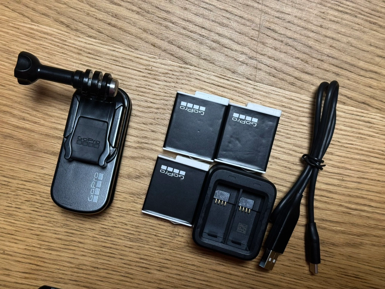 美品GoPro HERO12 Black + 純正フルアクセサリーの写真6枚目